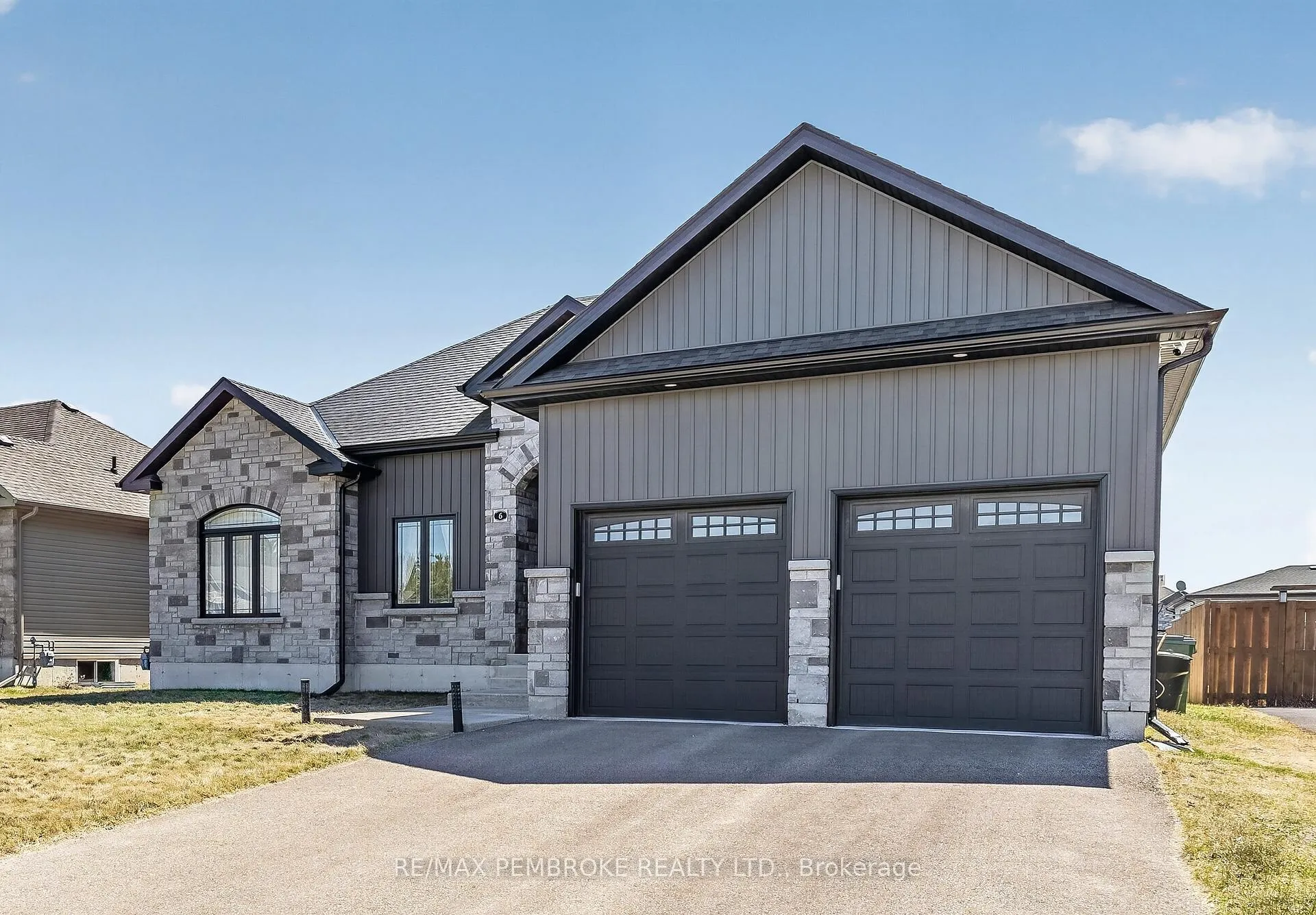 Photo 2 of 6 Nile Street, Petawawa — HOMEH