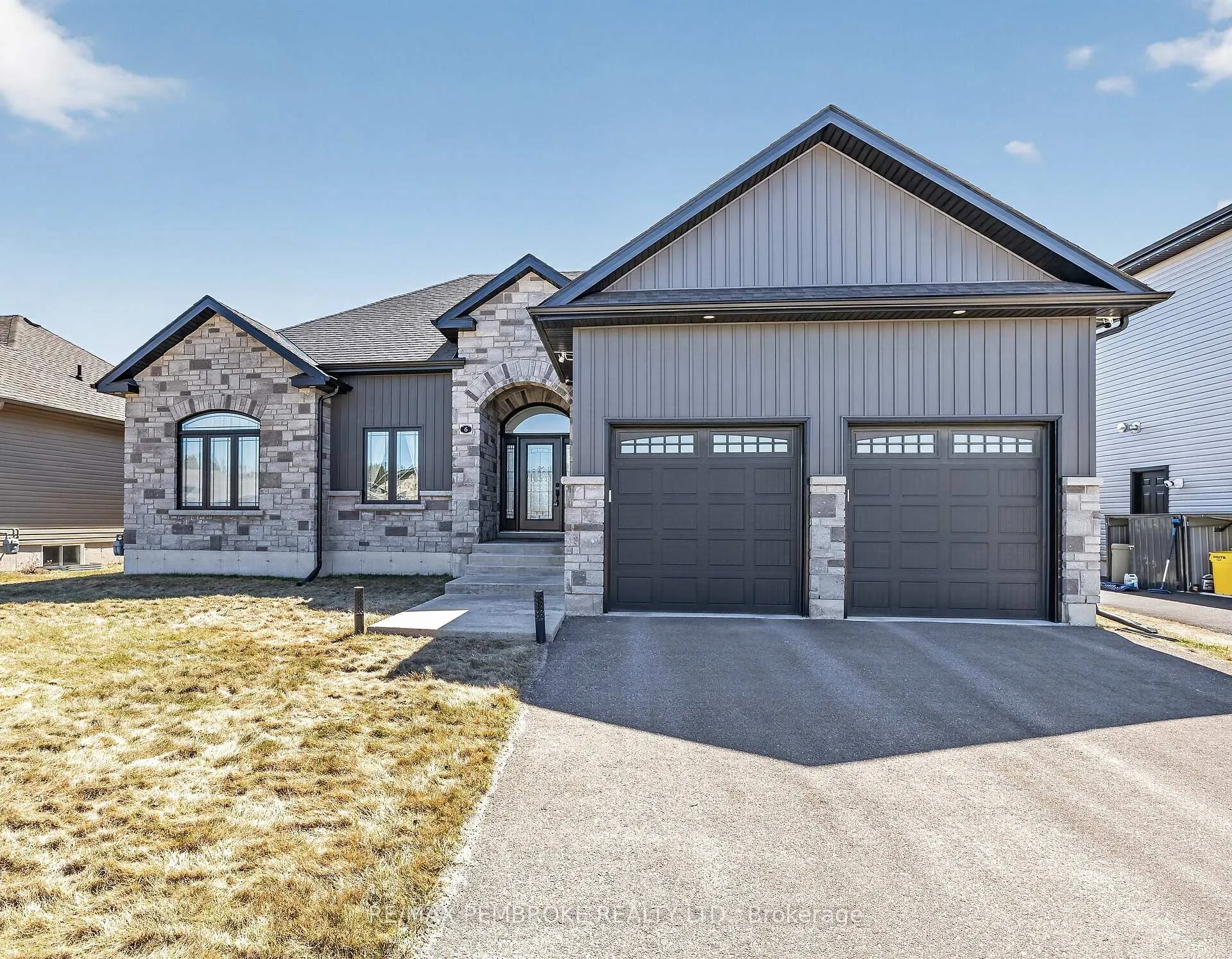 Photo 4 of 6 Nile Street, Petawawa — HOMEH
