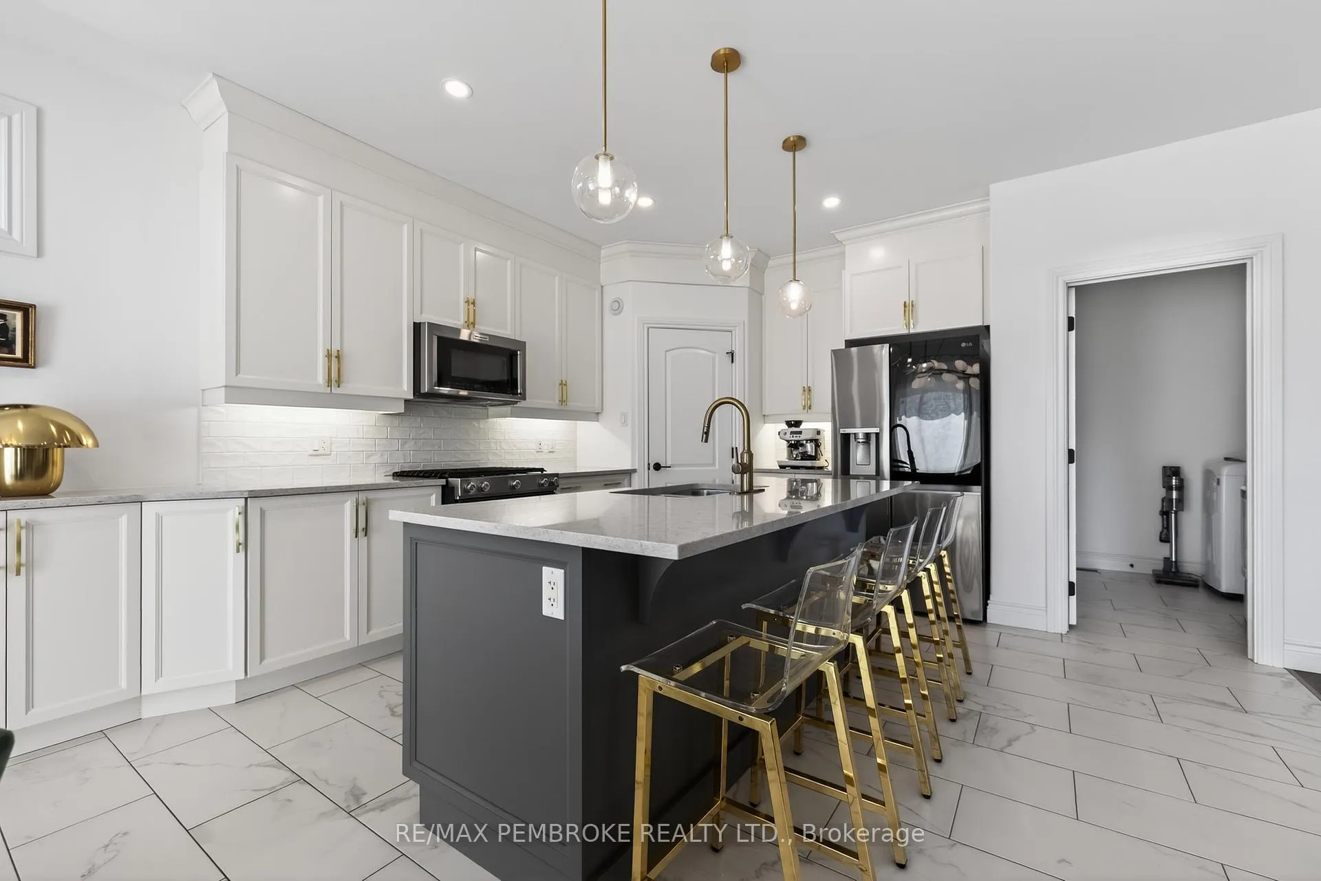 Photo 11 of 6 Nile Street, Petawawa — HOMEH