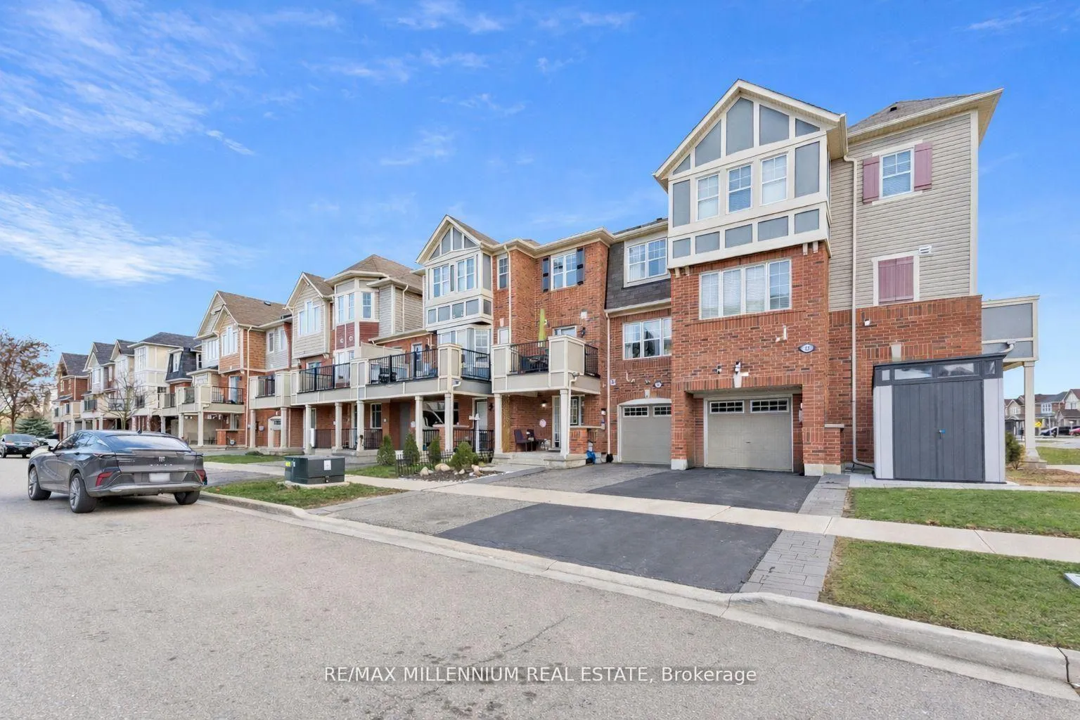Photo 3 of 53 Colonel Frank Ching Crescent, Brampton, Fletcher's West — HOMEH