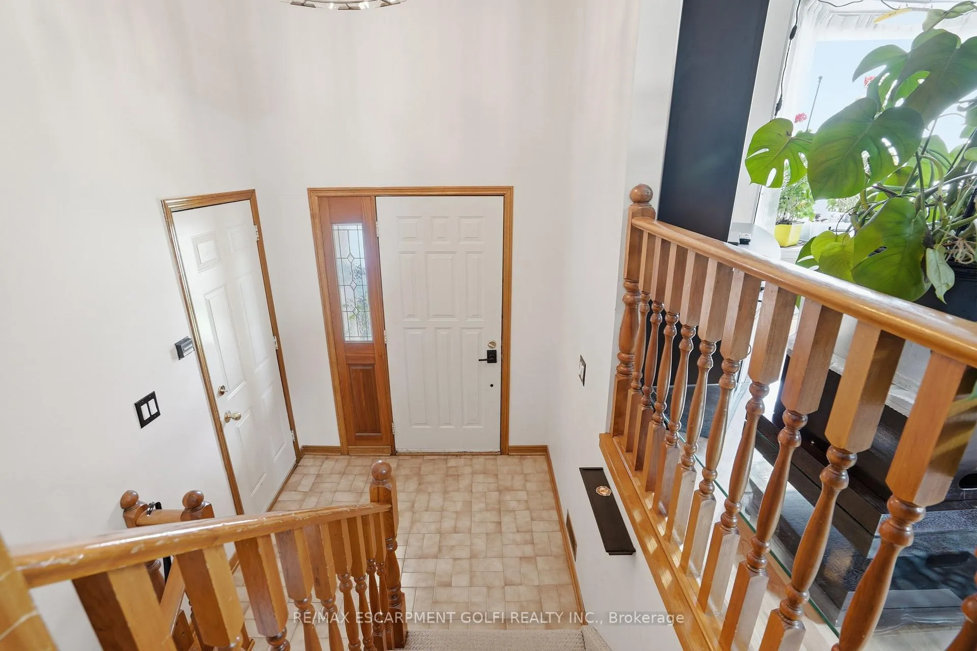 Photo 8 of 63 Linwell Road, St. Catharines, Lakeport — HOMEH