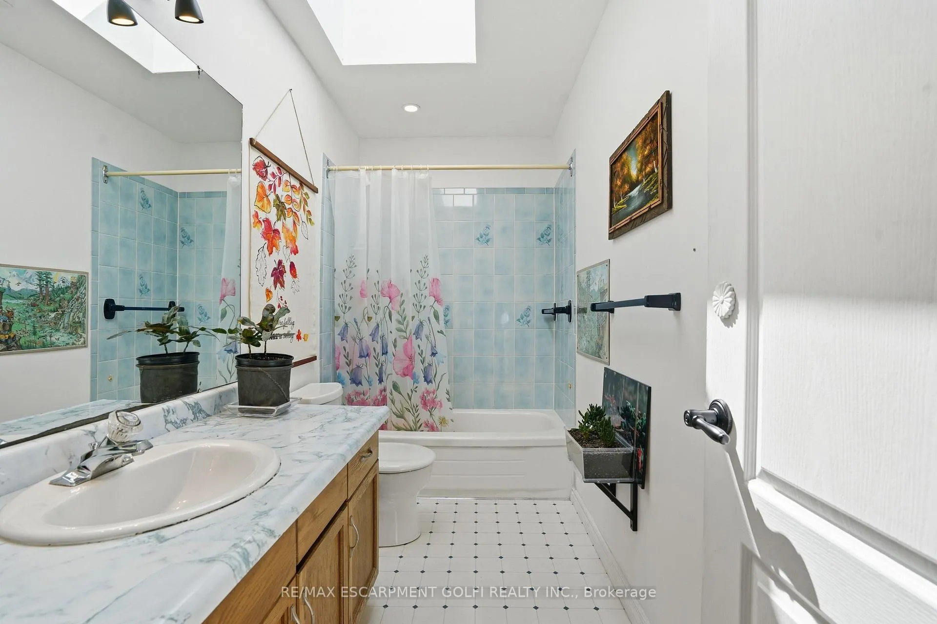 Photo 19 of 63 Linwell Road, St. Catharines, Lakeport — HOMEH