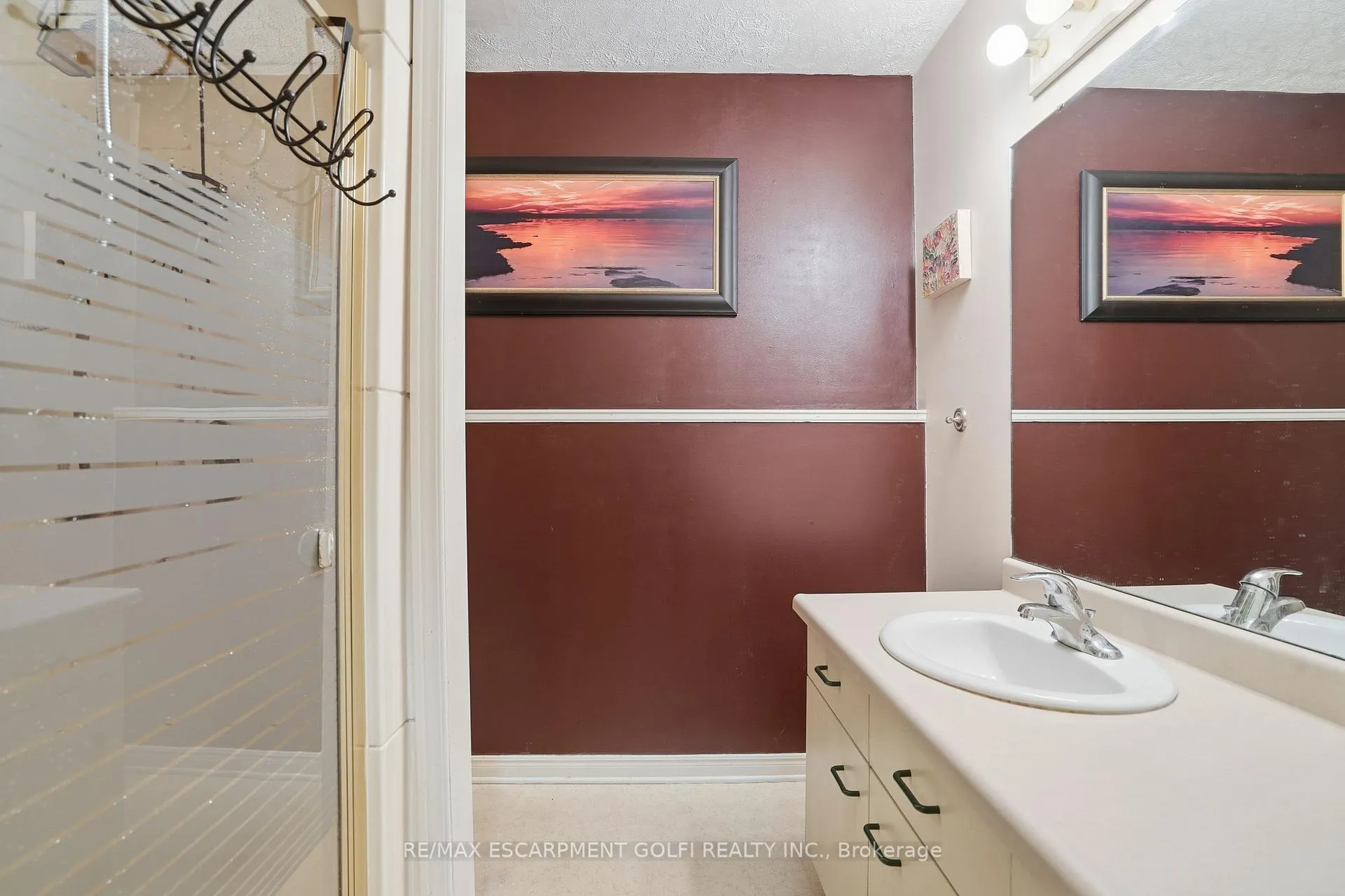 Photo 30 of 63 Linwell Road, St. Catharines, Lakeport — HOMEH