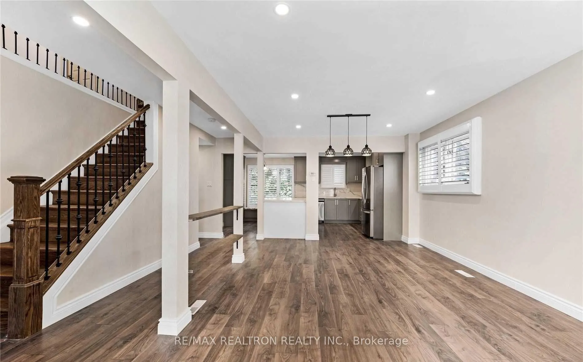 Photo 3 of 72 Ashton Road, Newmarket, Huron Heights-Leslie Valley — HOMEH