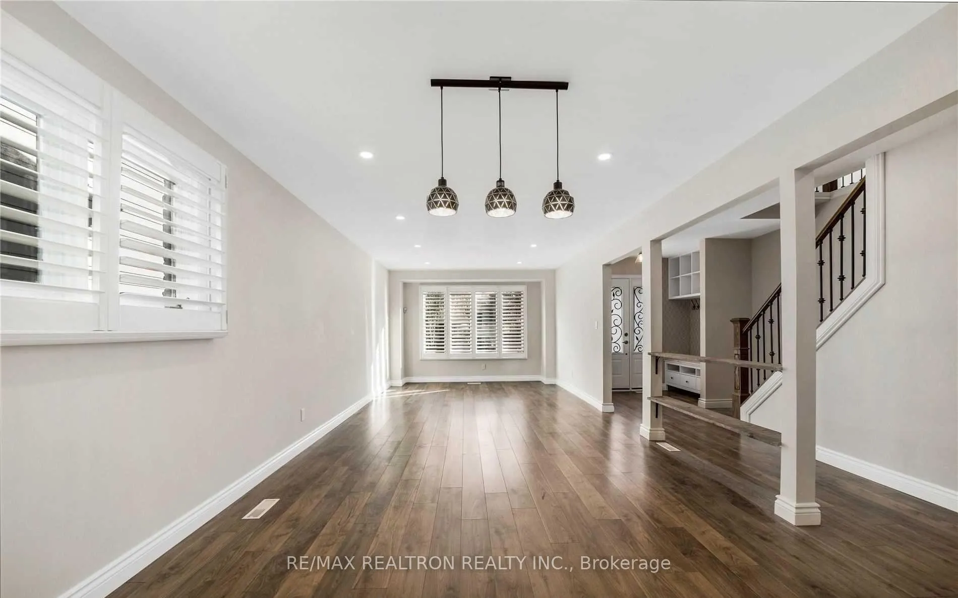 Photo 4 of 72 Ashton Road, Newmarket, Huron Heights-Leslie Valley — HOMEH