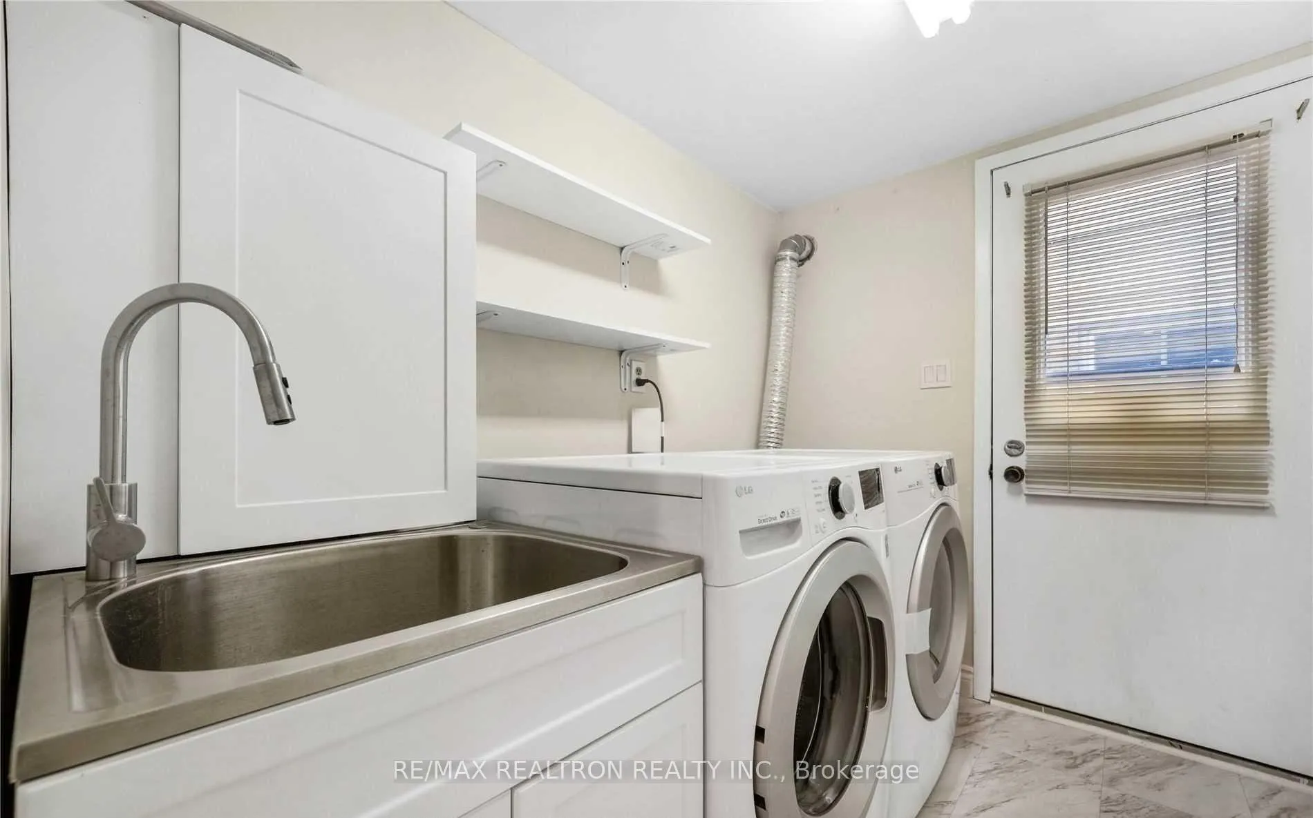 Photo 9 of 72 Ashton Road, Newmarket, Huron Heights-Leslie Valley — HOMEH