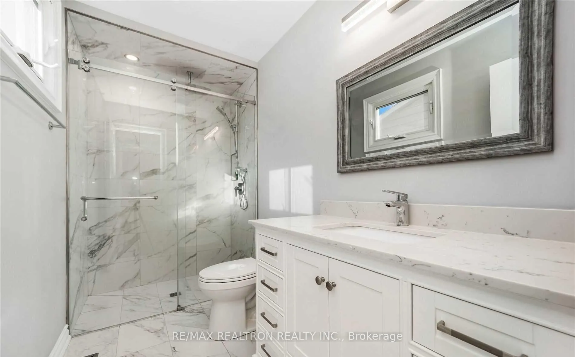 Photo 10 of 72 Ashton Road, Newmarket, Huron Heights-Leslie Valley — HOMEH