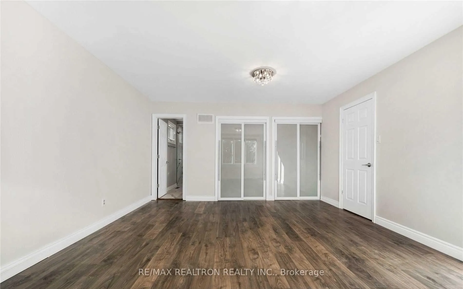 Photo 11 of 72 Ashton Road, Newmarket, Huron Heights-Leslie Valley — HOMEH