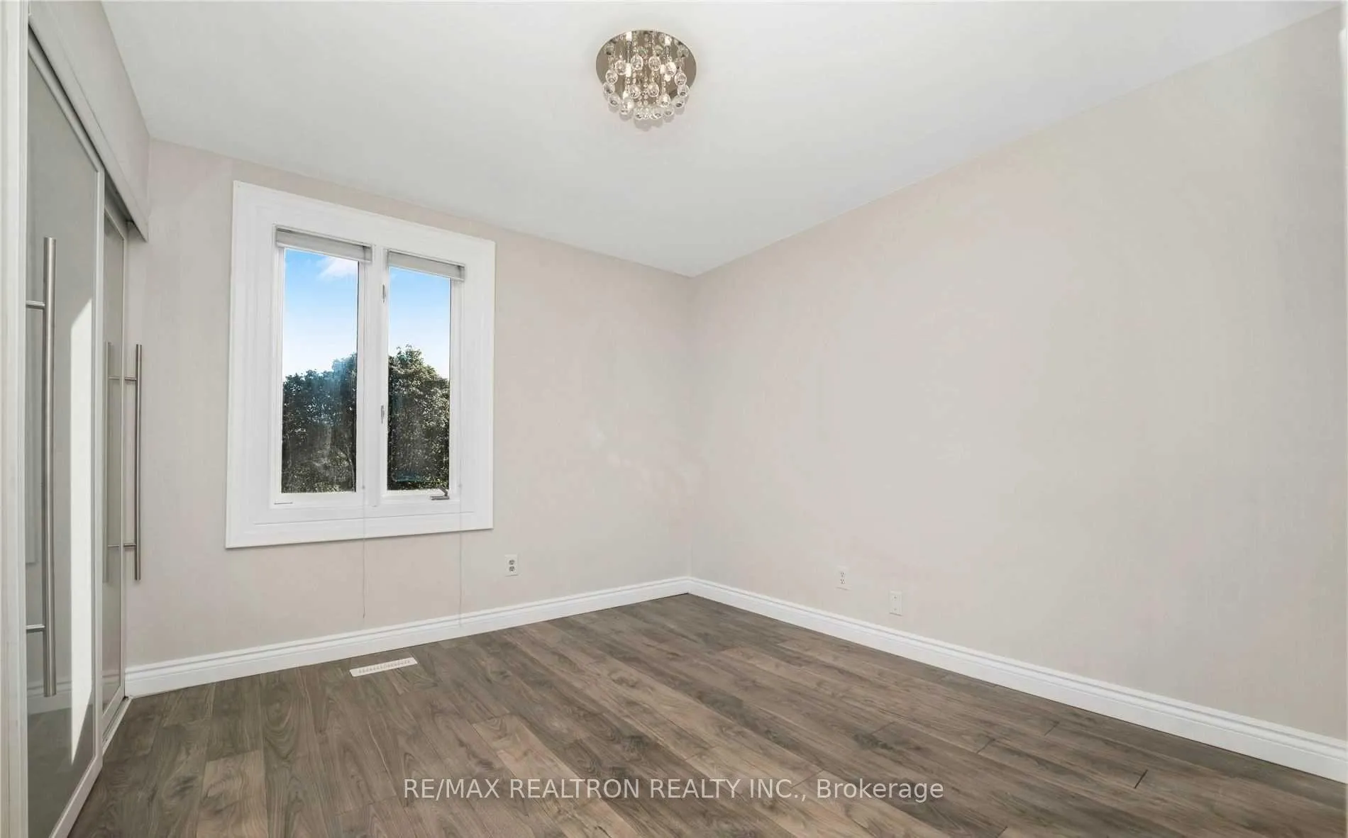 Photo 12 of 72 Ashton Road, Newmarket, Huron Heights-Leslie Valley — HOMEH