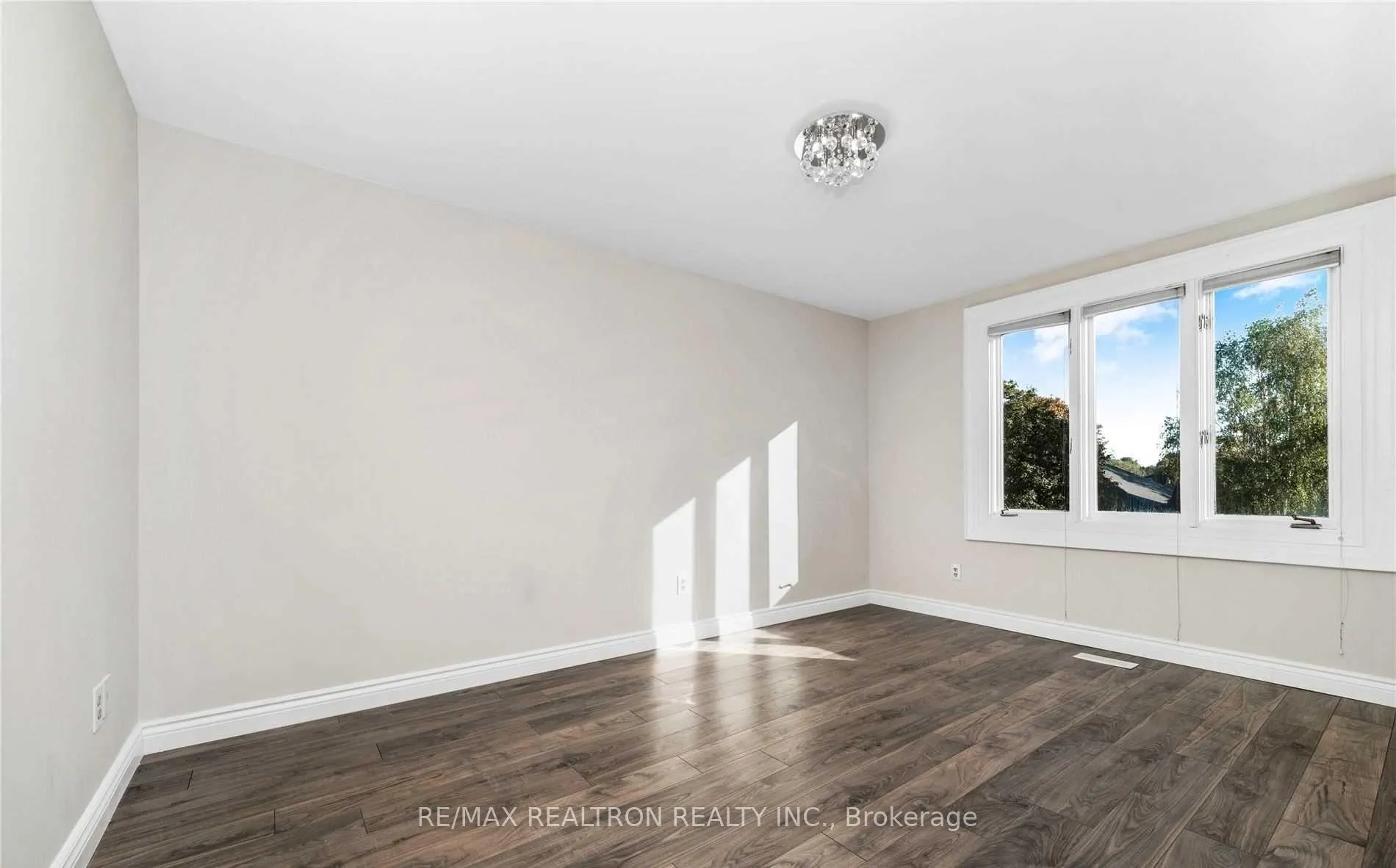 Photo 14 of 72 Ashton Road, Newmarket, Huron Heights-Leslie Valley — HOMEH