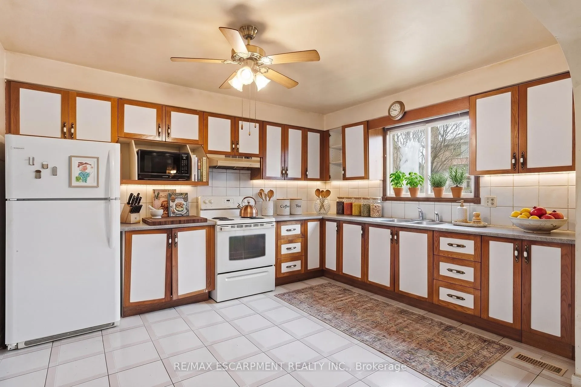 Photo 5 of 60 Rexford Drive, Hamilton, Randall — HOMEH