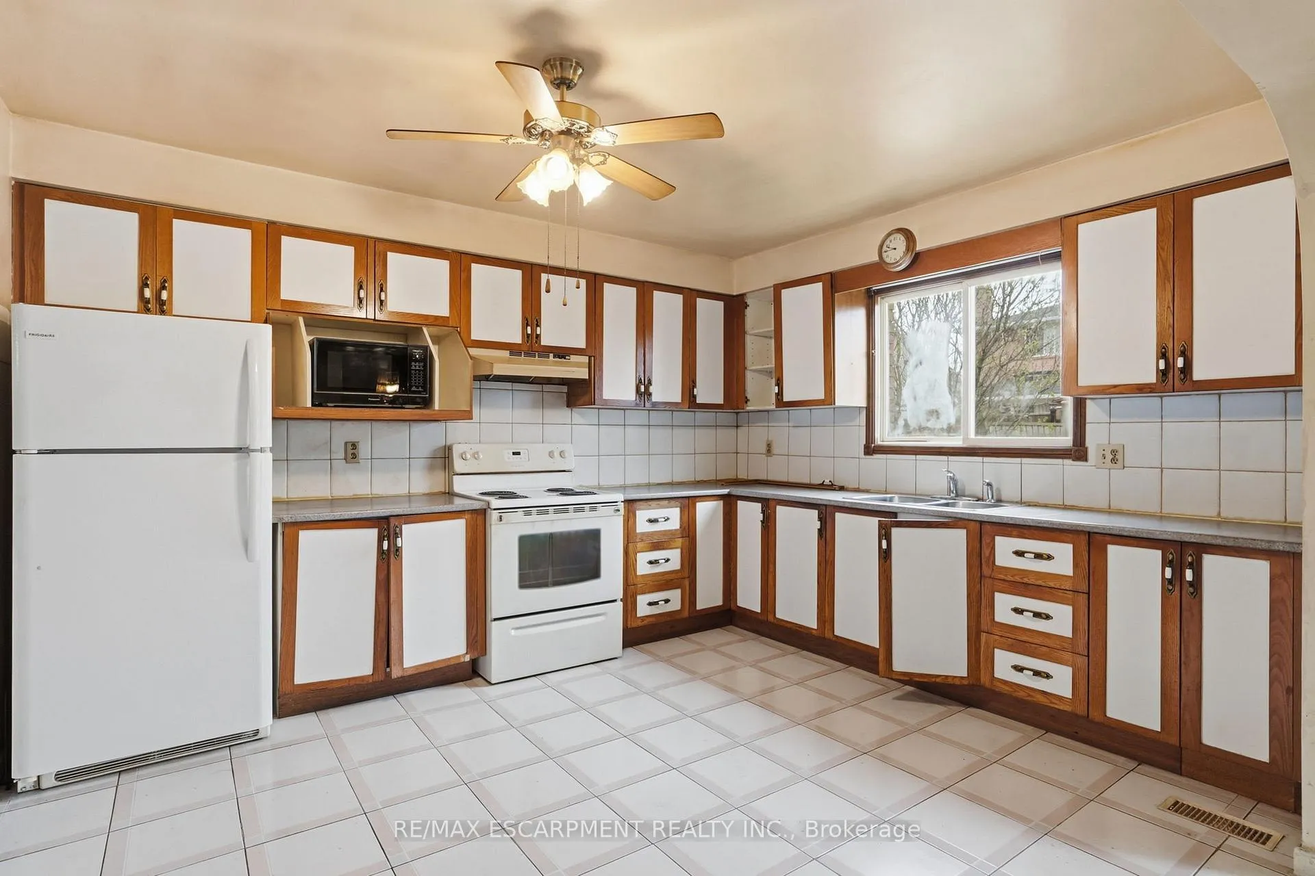 Photo 6 of 60 Rexford Drive, Hamilton, Randall — HOMEH
