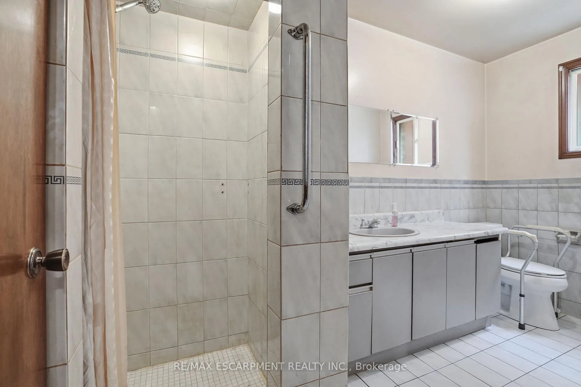 Photo 10 of 60 Rexford Drive, Hamilton, Randall — HOMEH