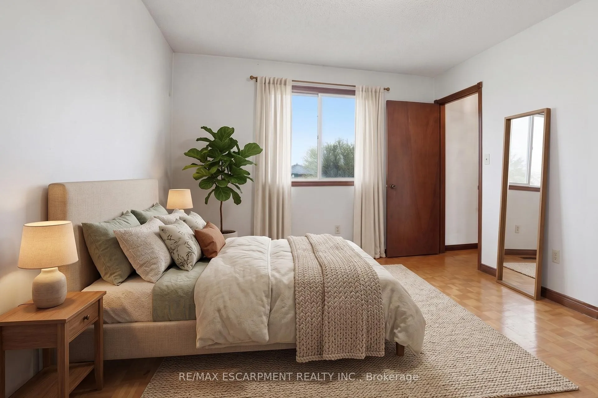 Photo 12 of 60 Rexford Drive, Hamilton, Randall — HOMEH