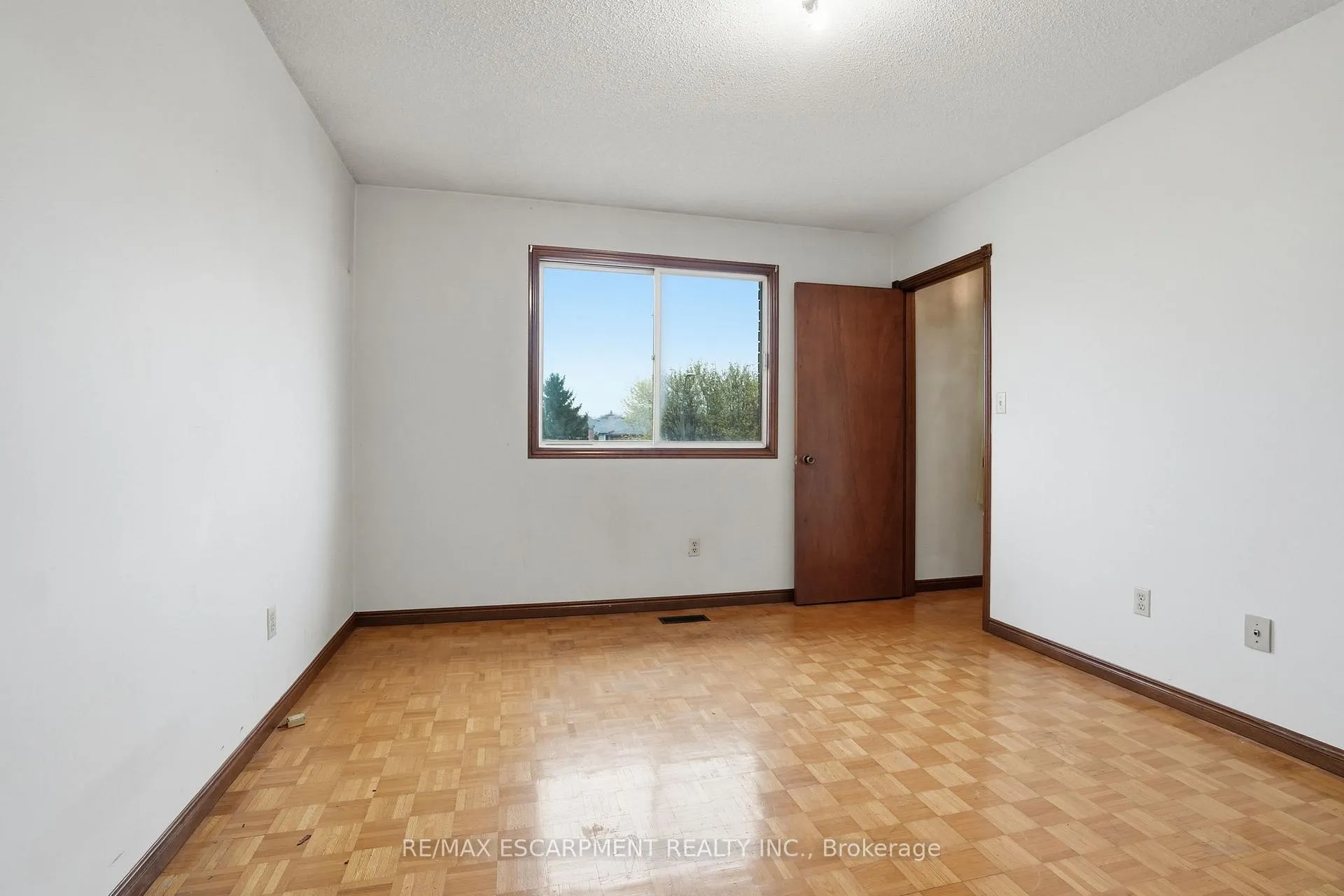 Photo 13 of 60 Rexford Drive, Hamilton, Randall — HOMEH