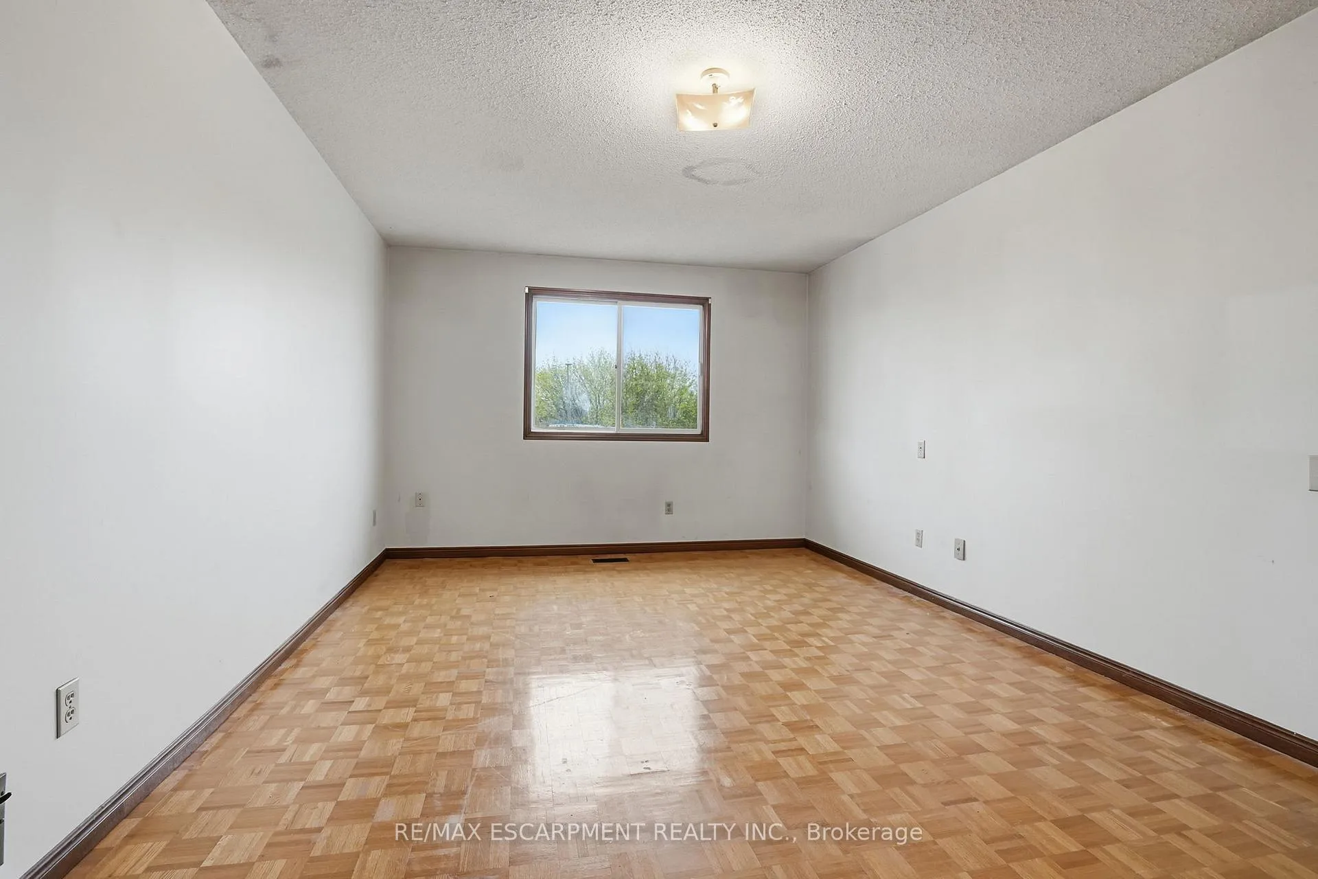 Photo 15 of 60 Rexford Drive, Hamilton, Randall — HOMEH