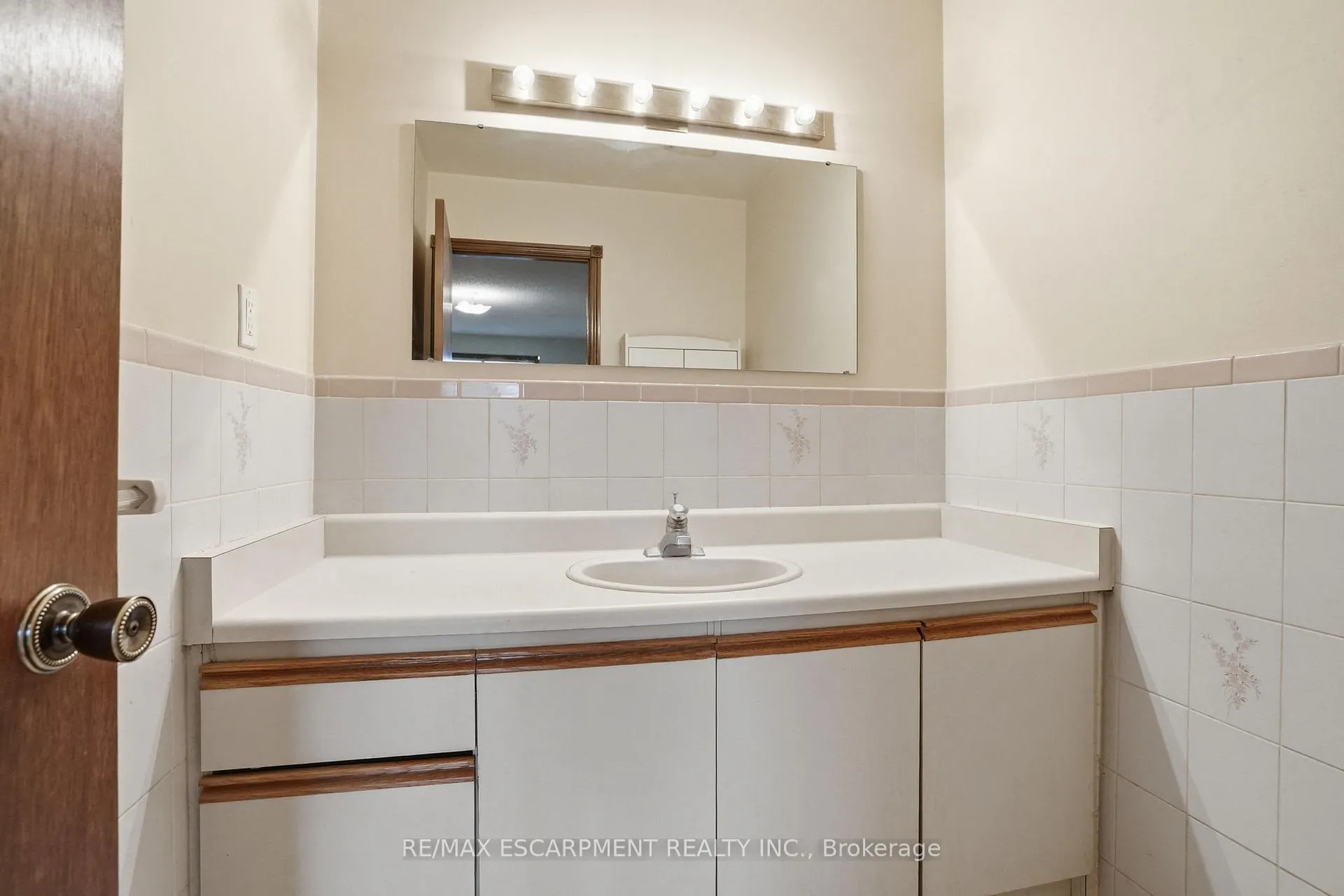 Photo 18 of 60 Rexford Drive, Hamilton, Randall — HOMEH