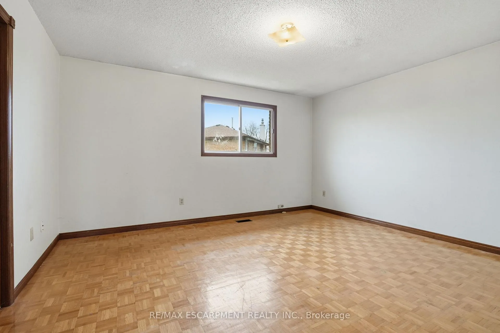 Photo 24 of 60 Rexford Drive, Hamilton, Randall — HOMEH