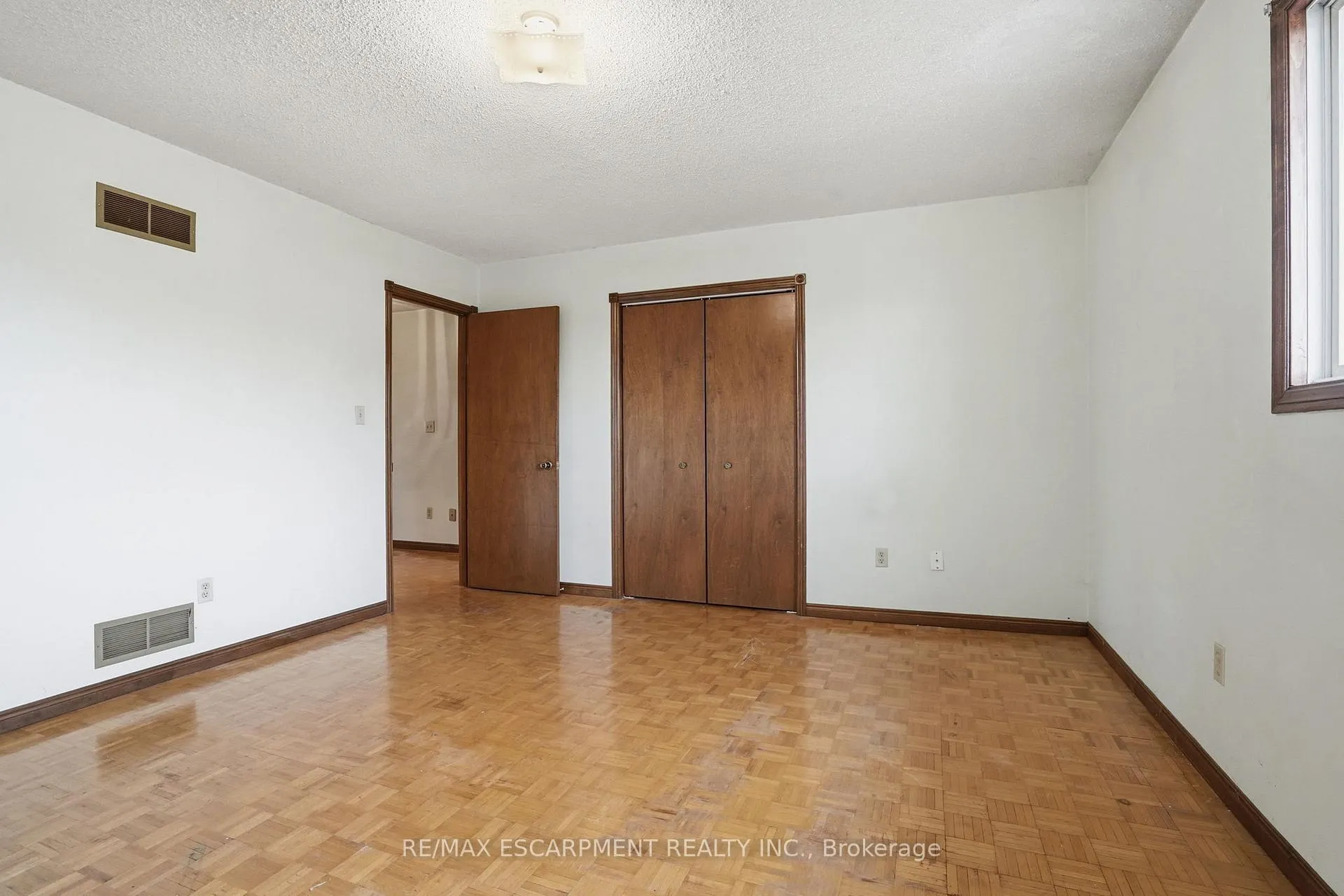 Photo 25 of 60 Rexford Drive, Hamilton, Randall — HOMEH