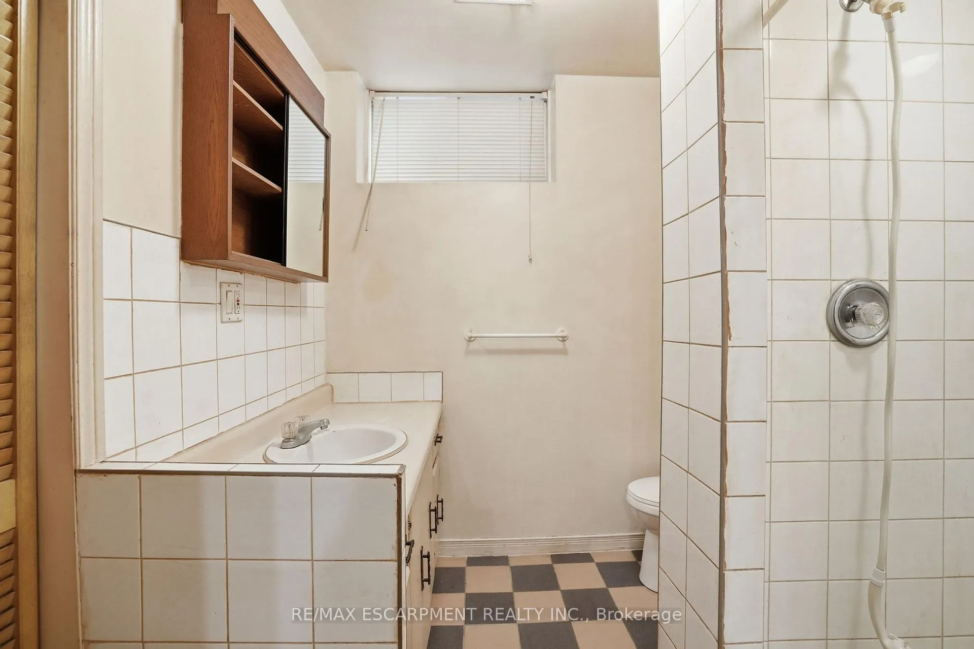Photo 39 of 60 Rexford Drive, Hamilton, Randall — HOMEH