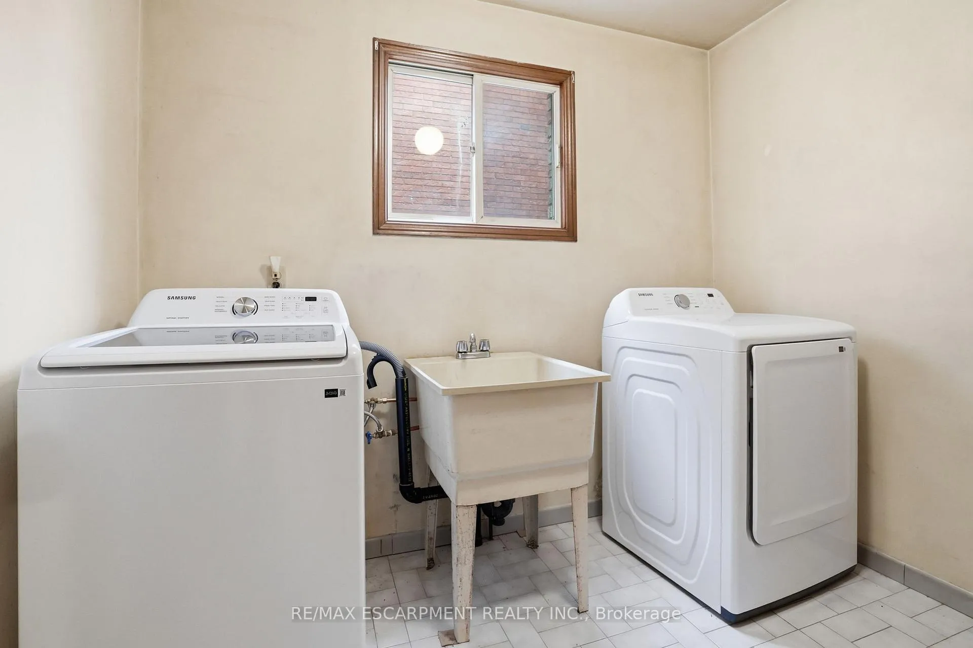 Photo 41 of 60 Rexford Drive, Hamilton, Randall — HOMEH