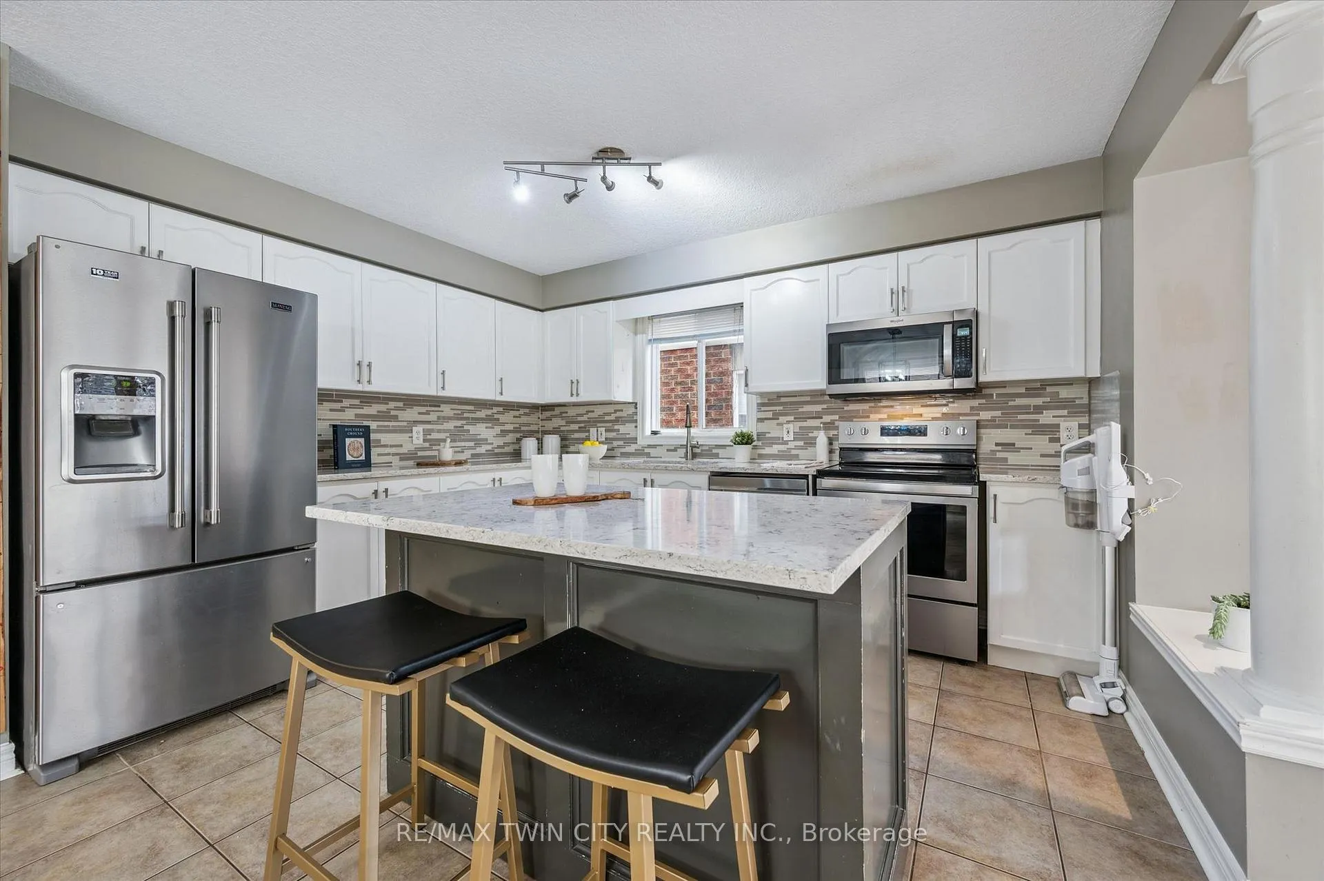 Photo 10 of 62 Hilltop Road, Guelph, Victoria North — HOMEH