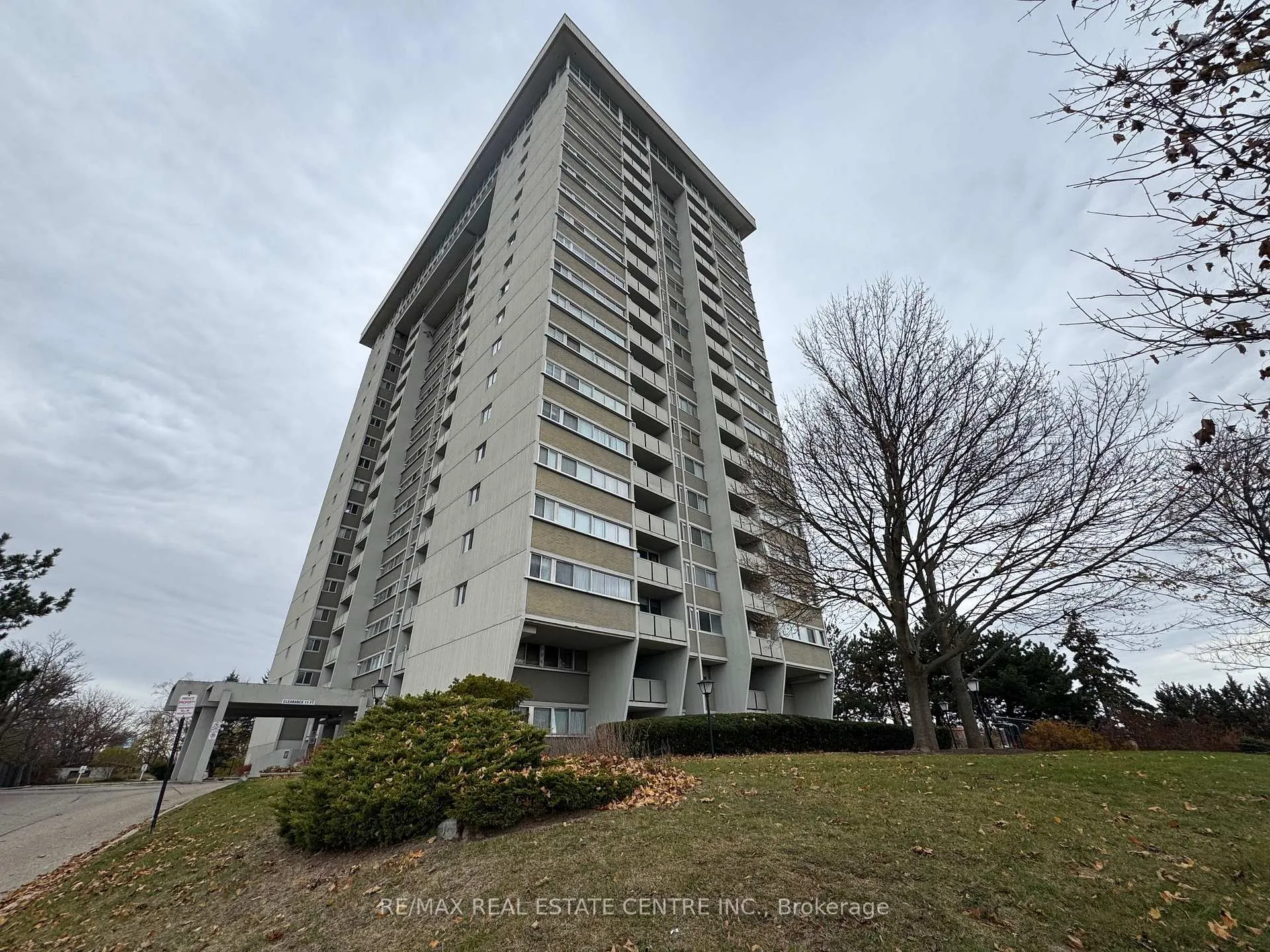 Photo 4 of Unit 603, 375 King Street N, Waterloo — HOMEH