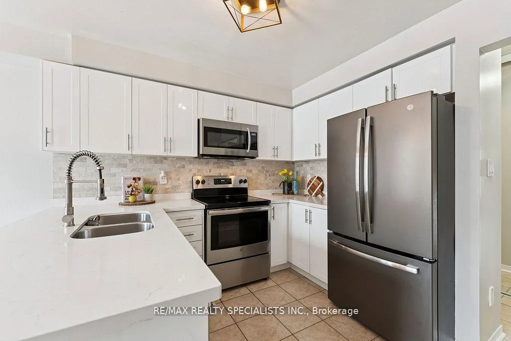 Photo 5 of Unit 51, 57 Brickyard Way, Brampton, Brampton North — HOMEH