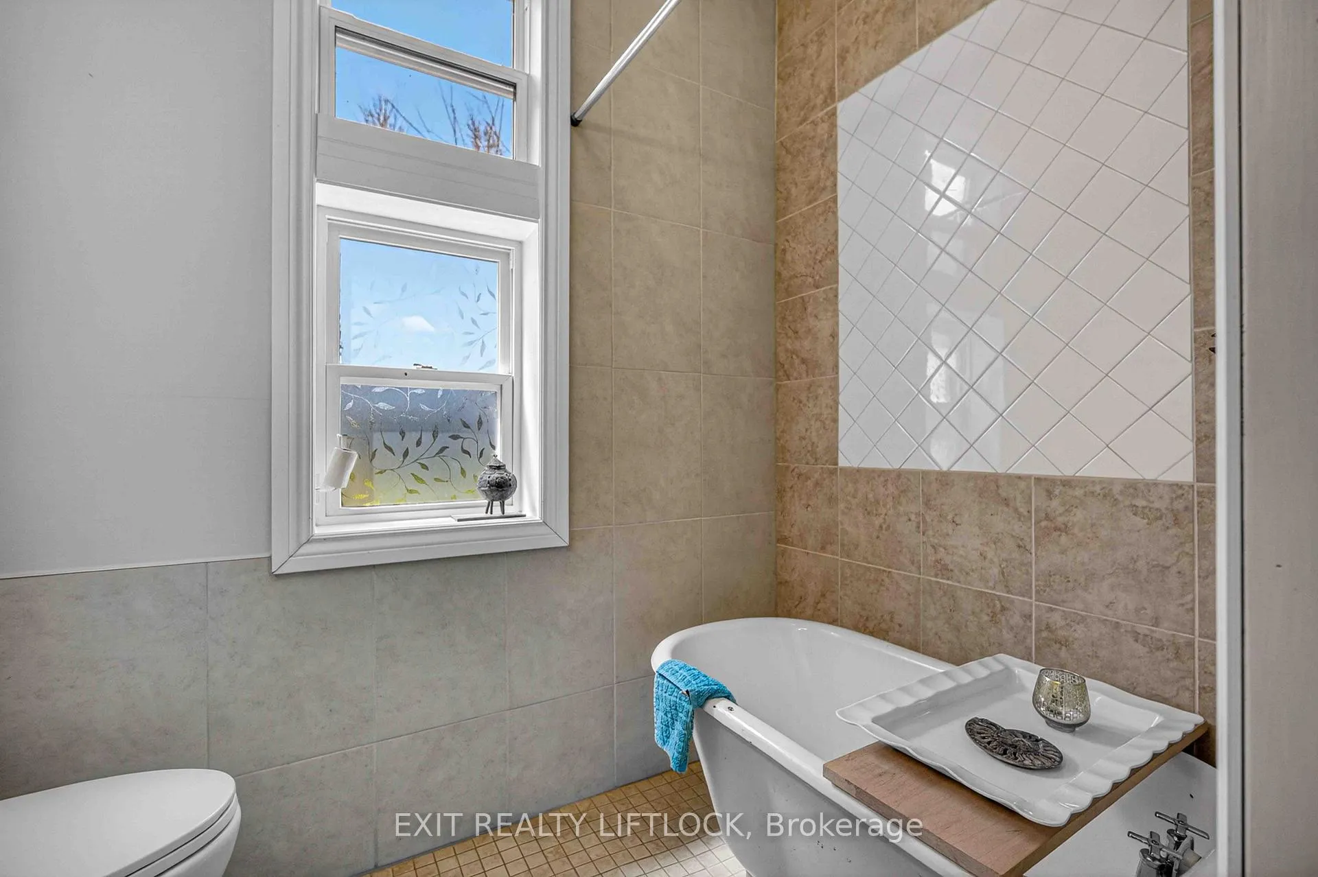 Photo 18 of 128 Sutherland Place, Peterborough, Ashburnham Ward 4 — HOMEH