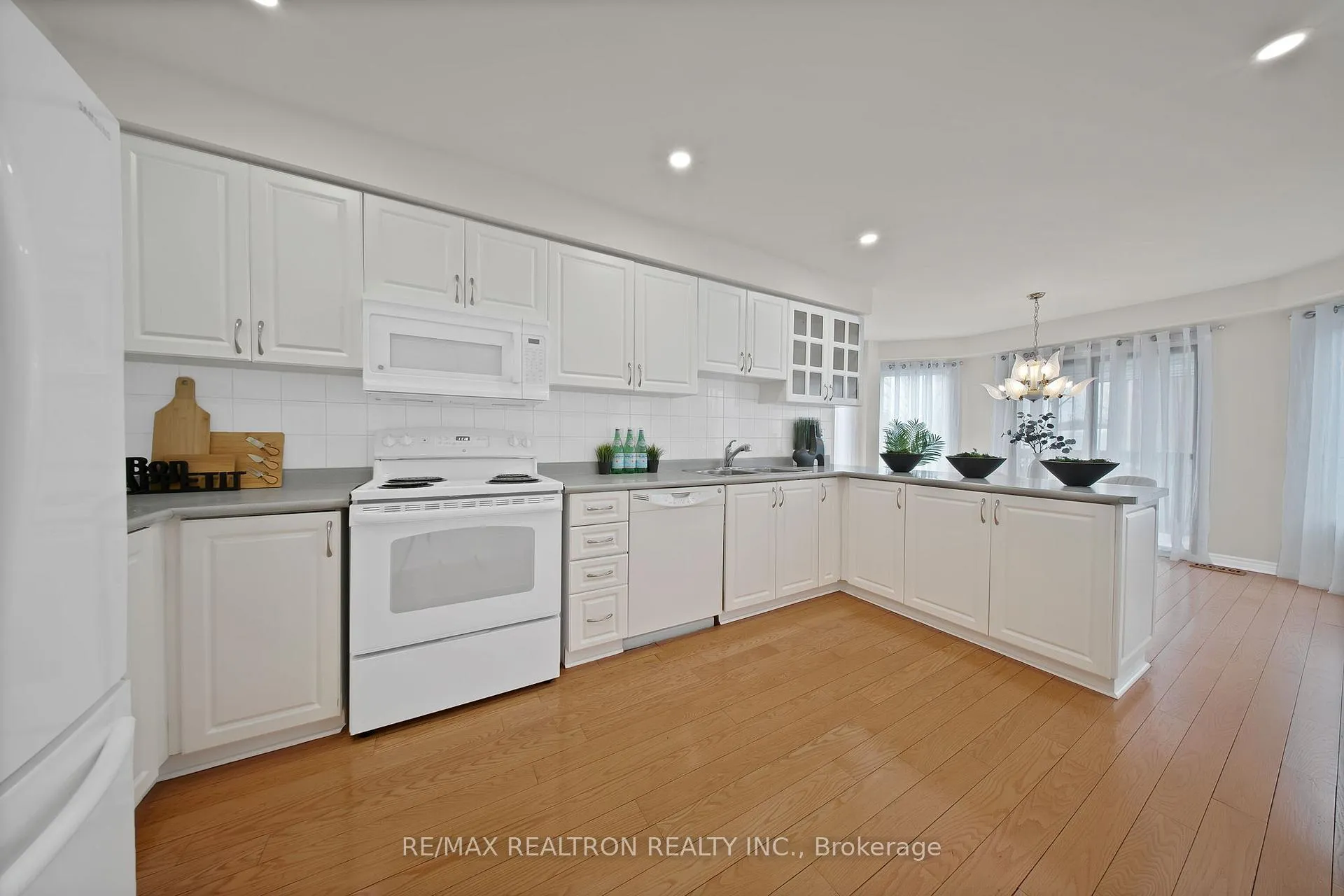 Photo 20 of 35 Glenheather Terrace, Scarborough, Rouge — HOMEH