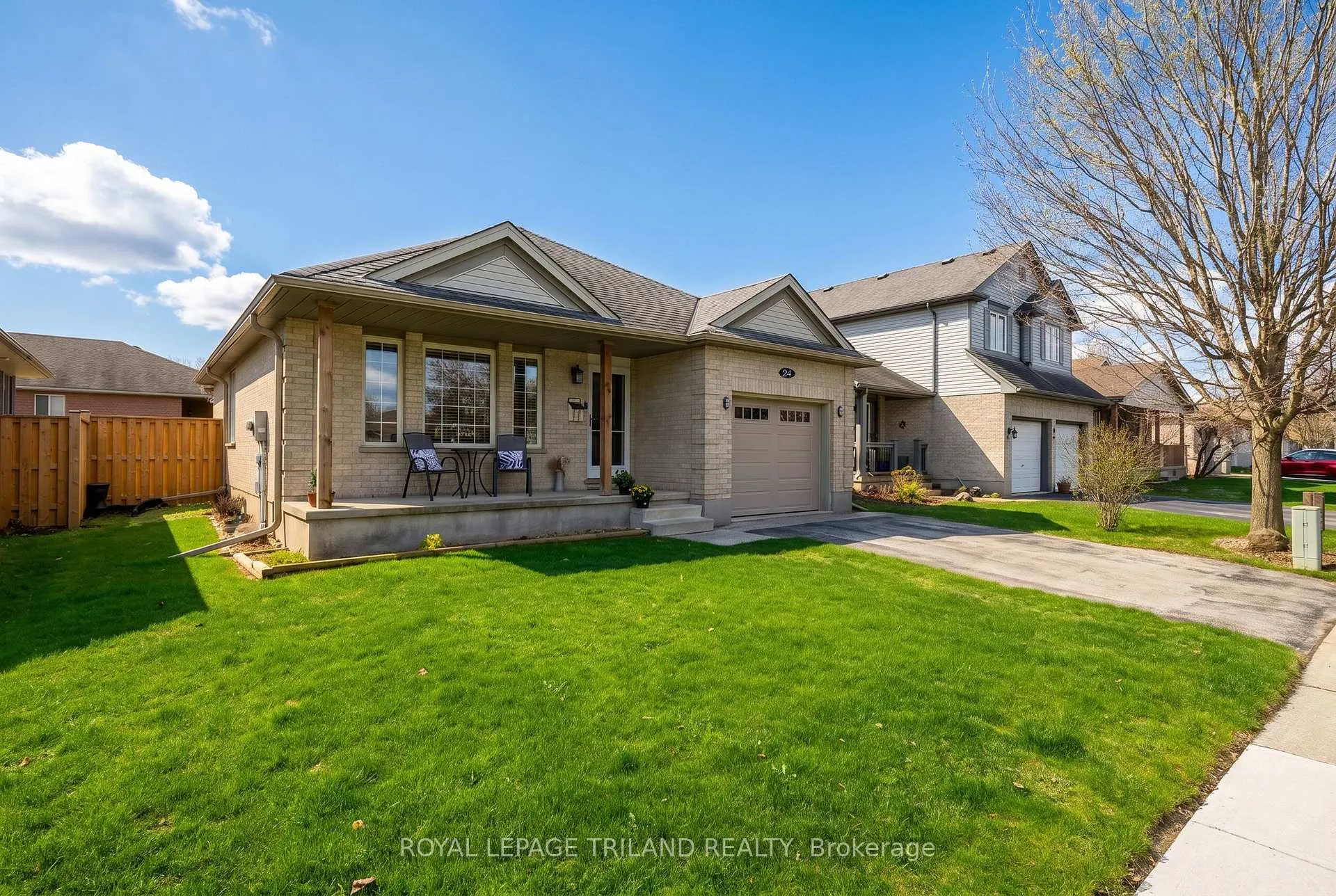 Photo 2 of 24 Sifton Drive, St. Thomas — HOMEH