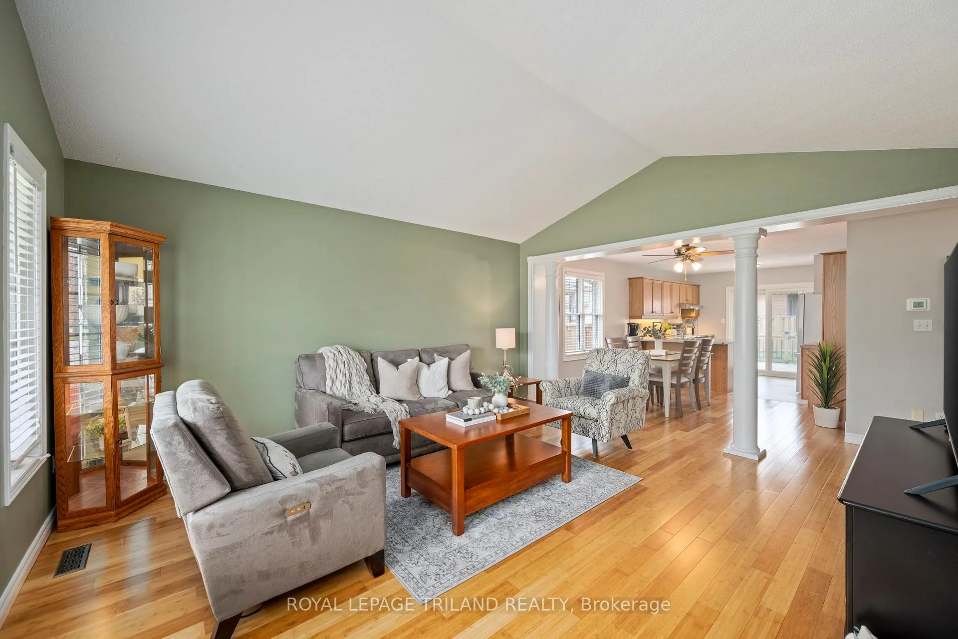 Photo 6 of 24 Sifton Drive, St. Thomas — HOMEH