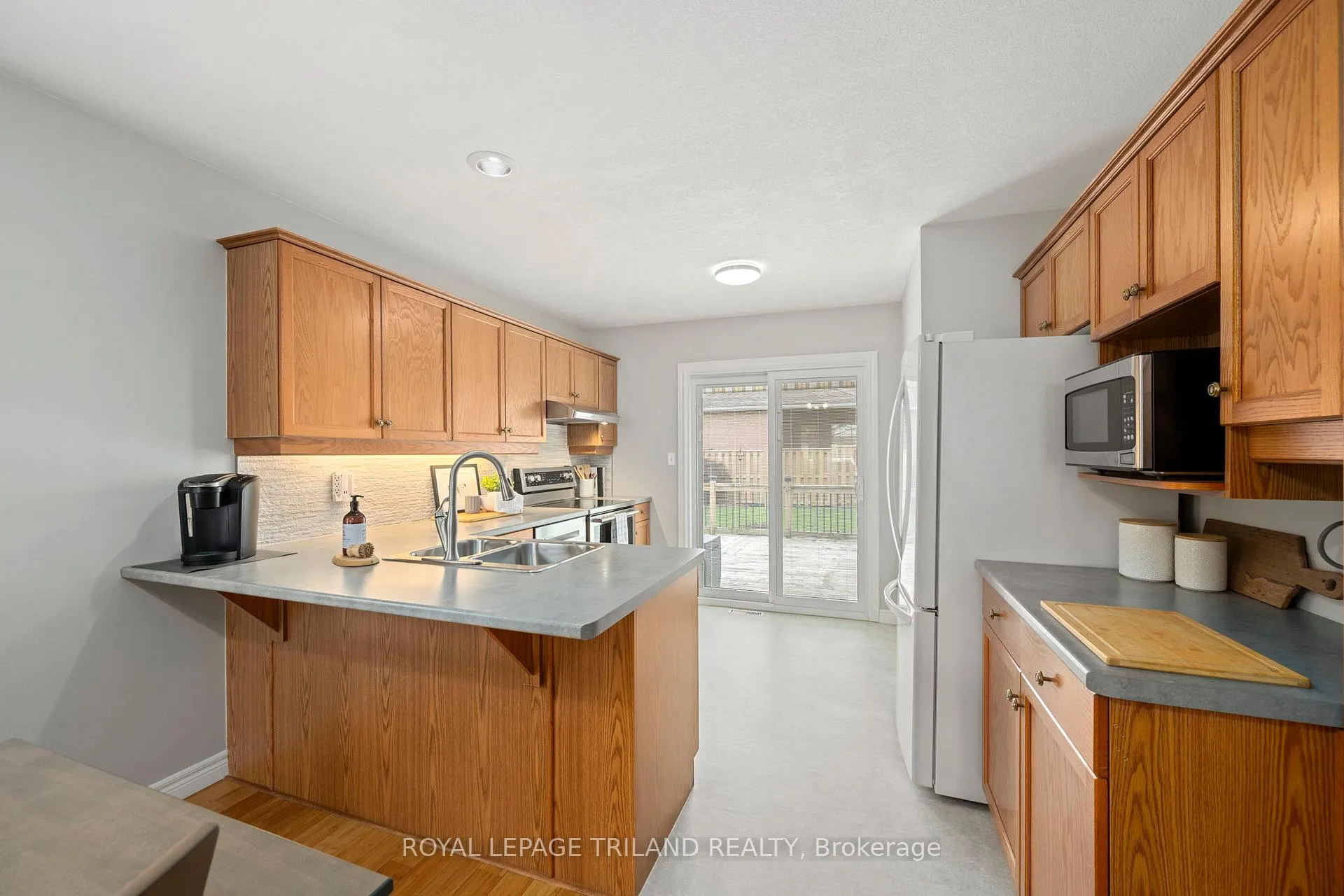 Photo 10 of 24 Sifton Drive, St. Thomas — HOMEH