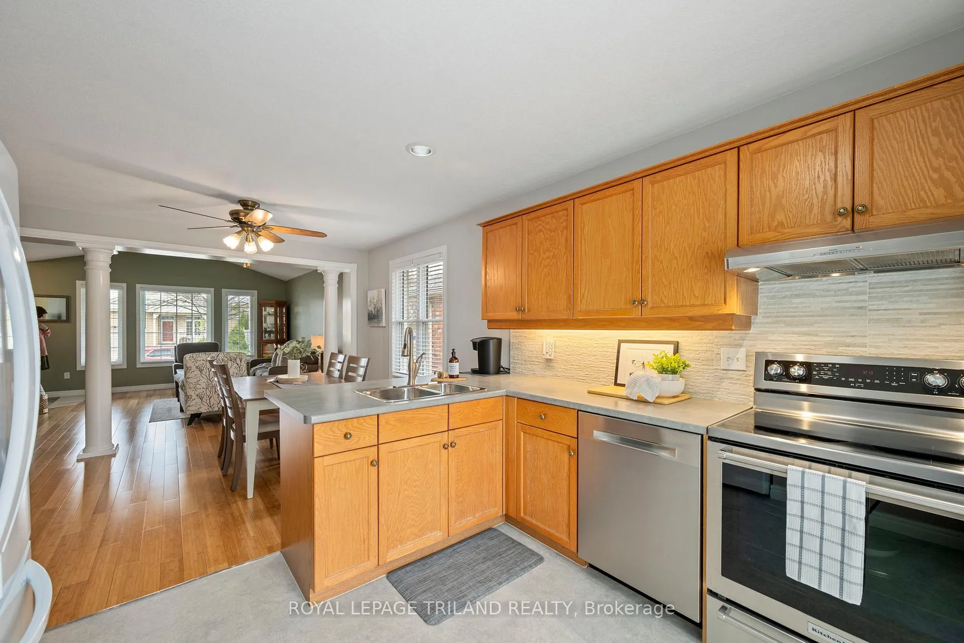 Photo 11 of 24 Sifton Drive, St. Thomas — HOMEH
