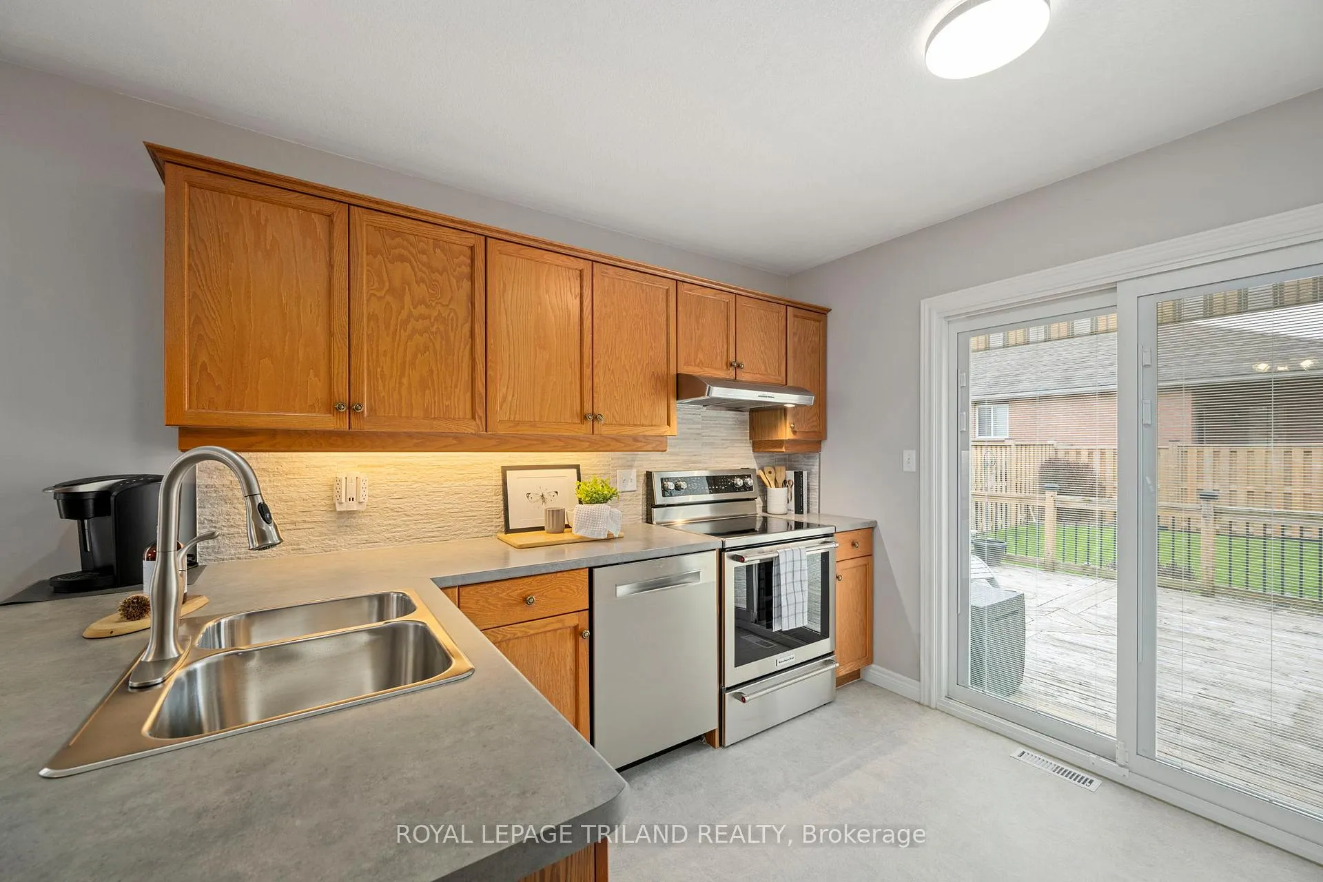 Photo 12 of 24 Sifton Drive, St. Thomas — HOMEH