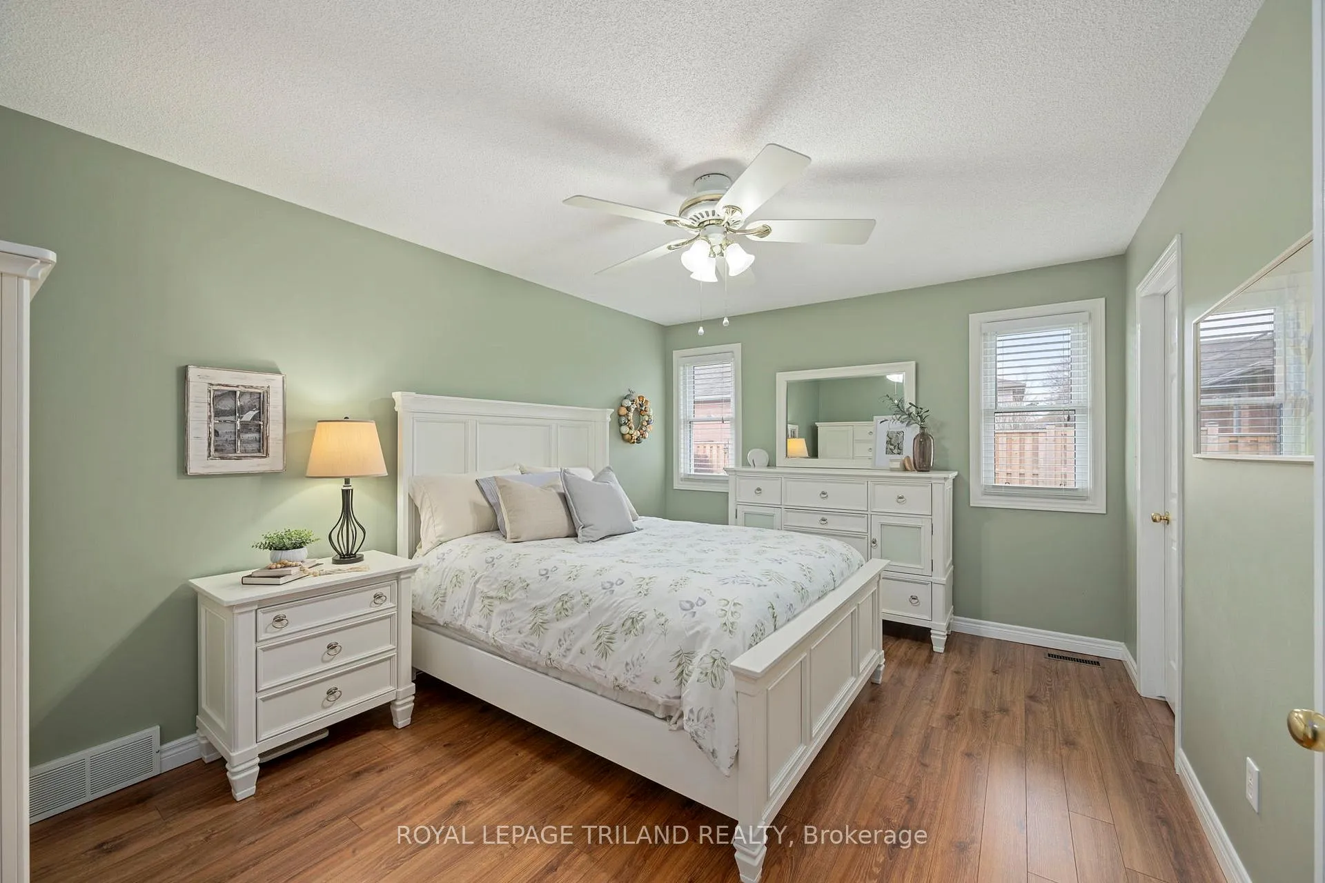 Photo 17 of 24 Sifton Drive, St. Thomas — HOMEH