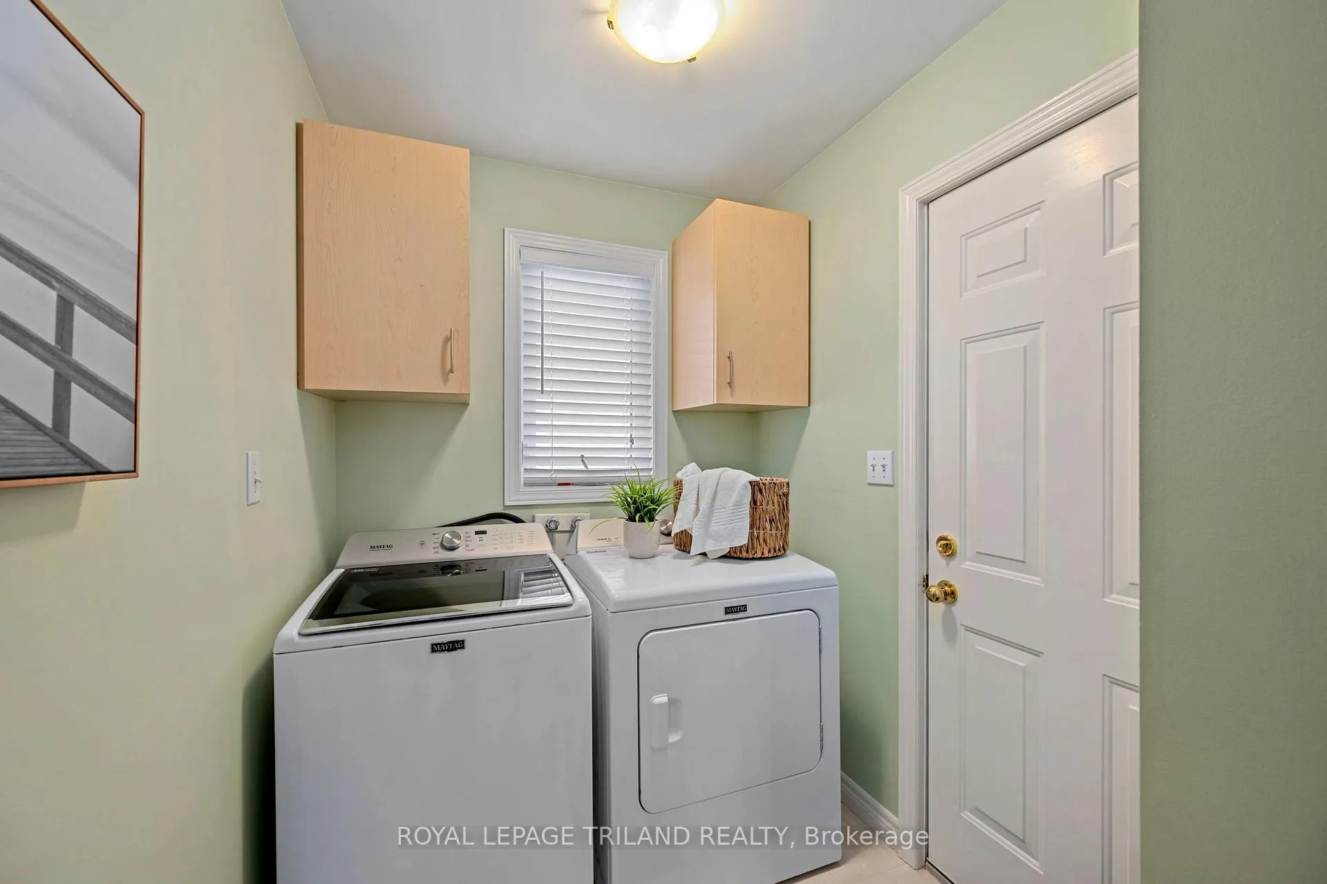 Photo 21 of 24 Sifton Drive, St. Thomas — HOMEH