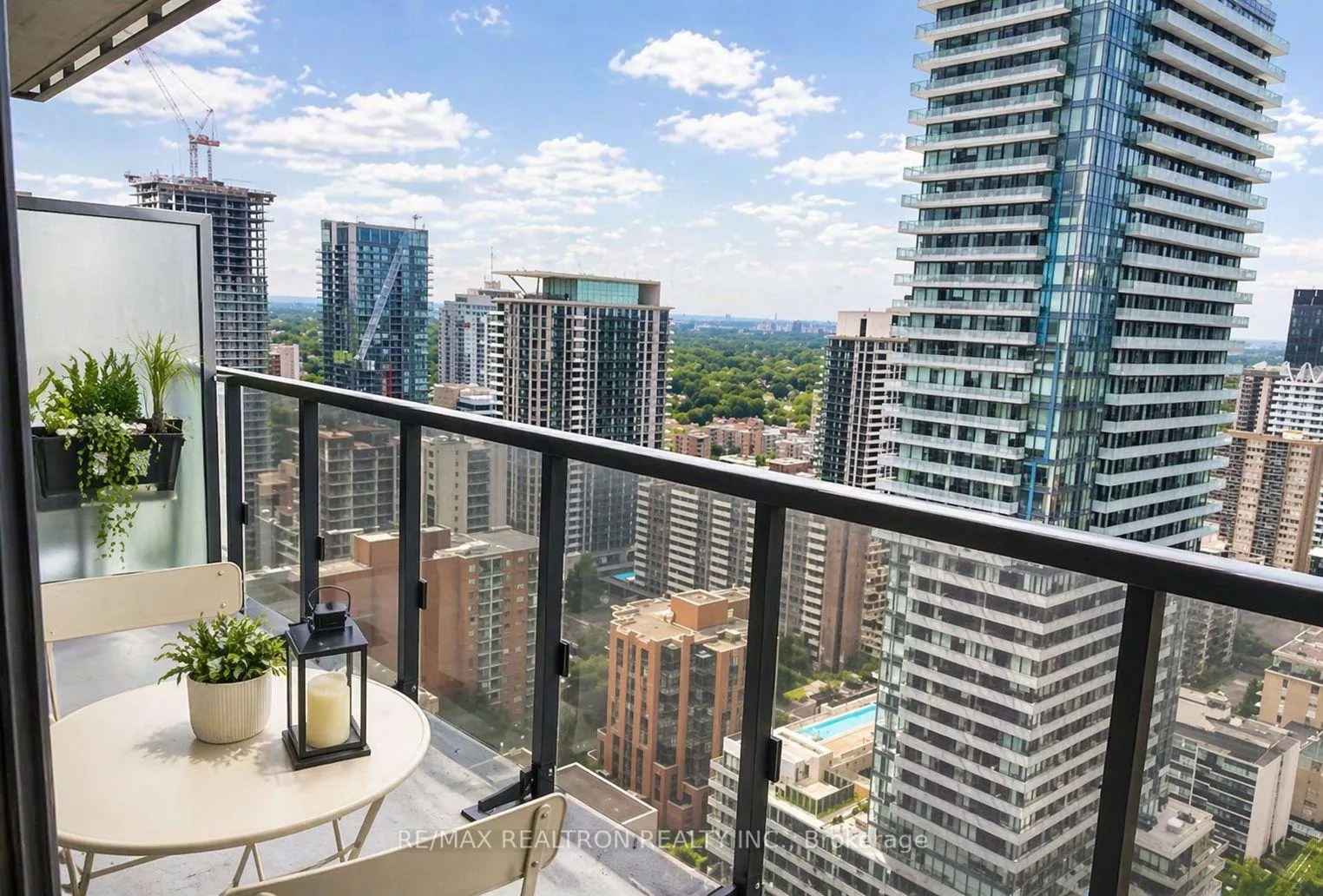 Photo 2 of Unit 3202, 125 Redpath Avenue, Toronto, Mount Pleasant West — HOMEH