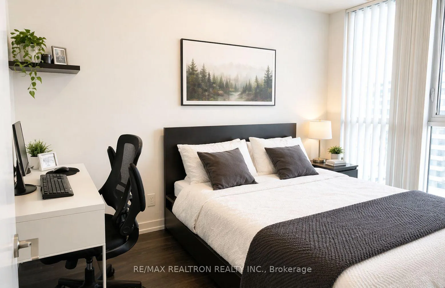 Photo 8 of Unit 3202, 125 Redpath Avenue, Toronto, Mount Pleasant West — HOMEH