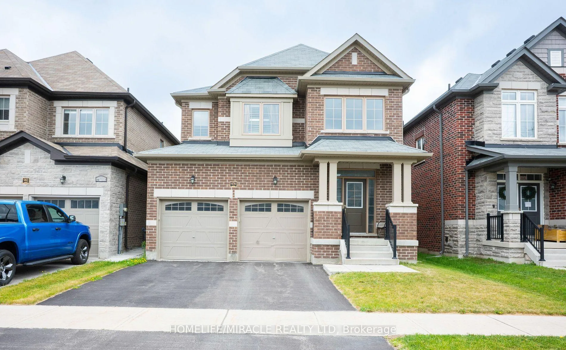 Photo 1 of 978 Barton Way, Innisfil, Rural Innisfil — HOMEH