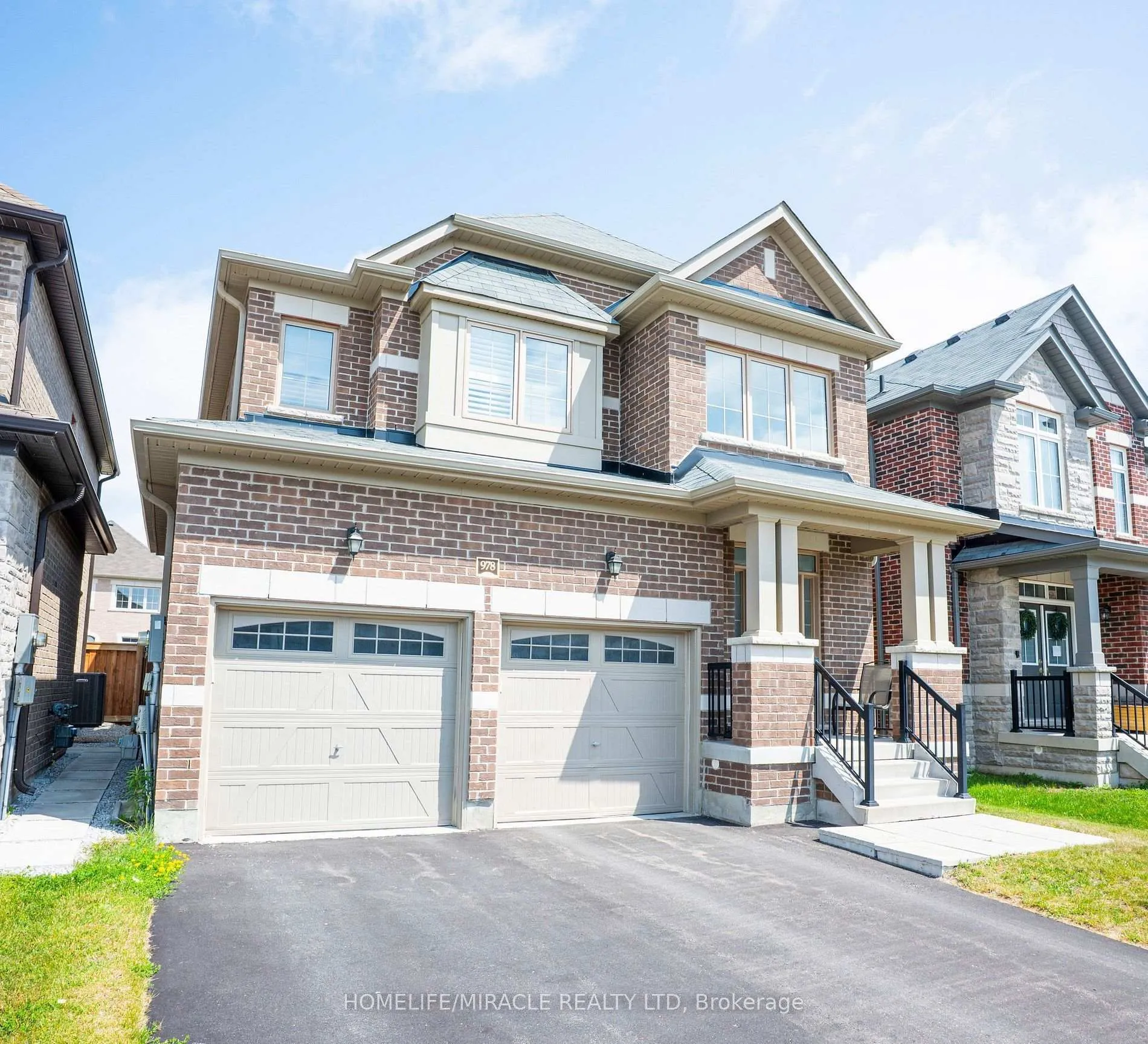 Photo 3 of 978 Barton Way, Innisfil, Rural Innisfil — HOMEH