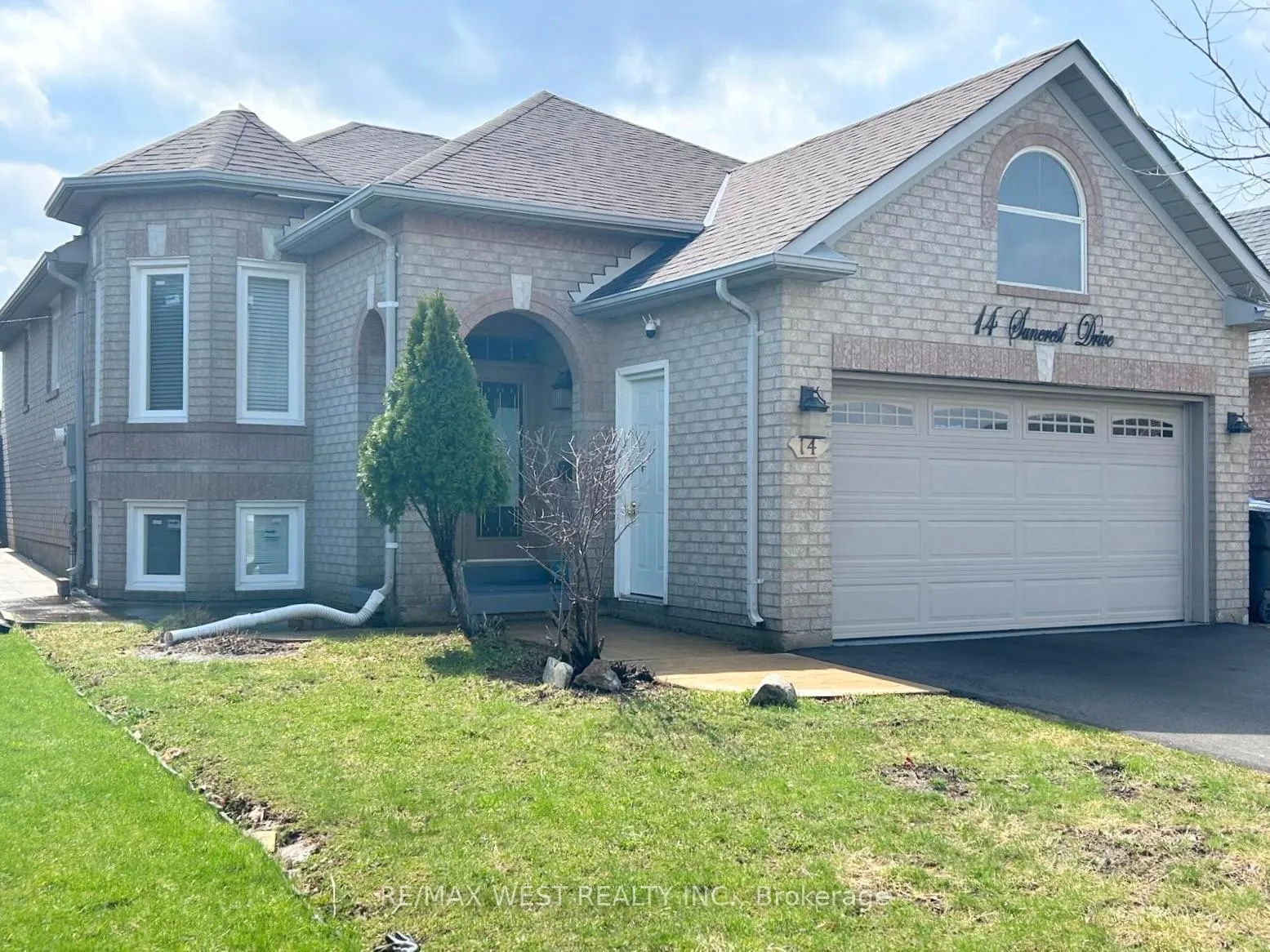 Photo 1 of 14 Suncrest Drive, Brampton, Brampton West — HOMEH