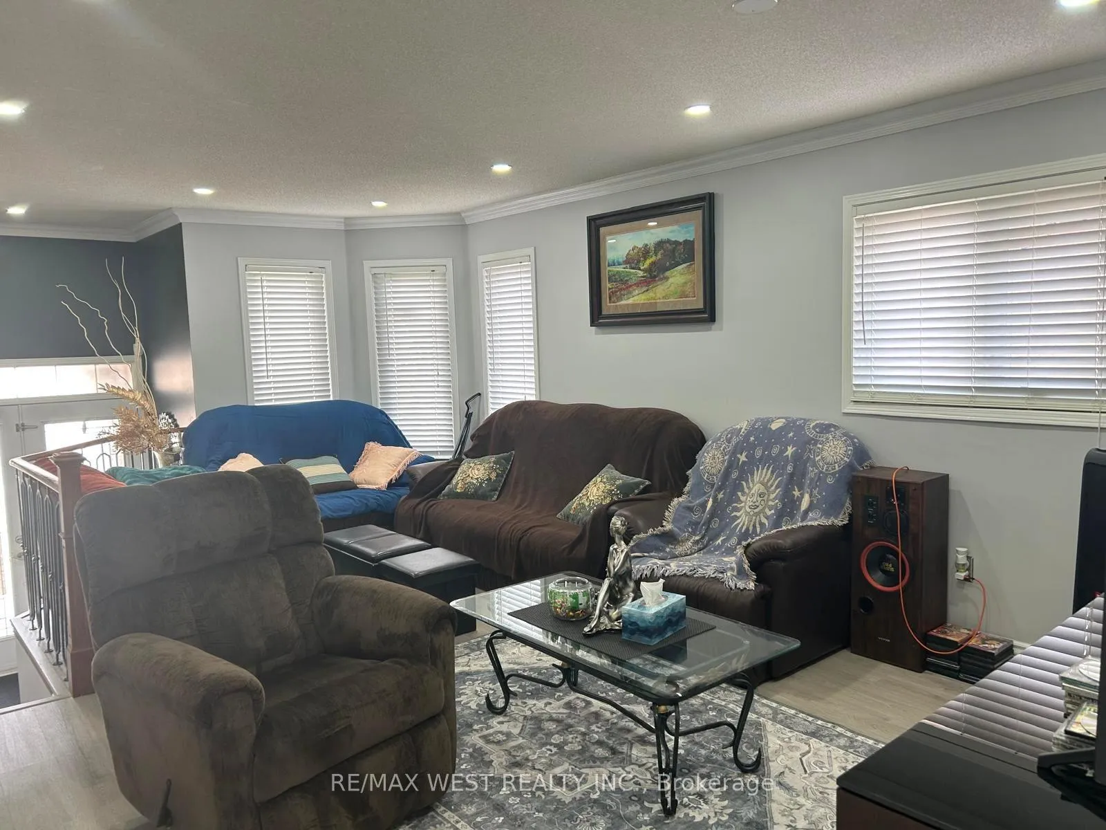 Photo 5 of 14 Suncrest Drive, Brampton, Brampton West — HOMEH