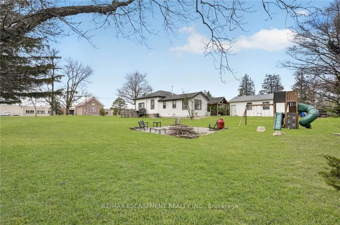 Photo 4 of 395 Mud Street E, Hamilton, Stoney Creek Mountain — HOMEH
