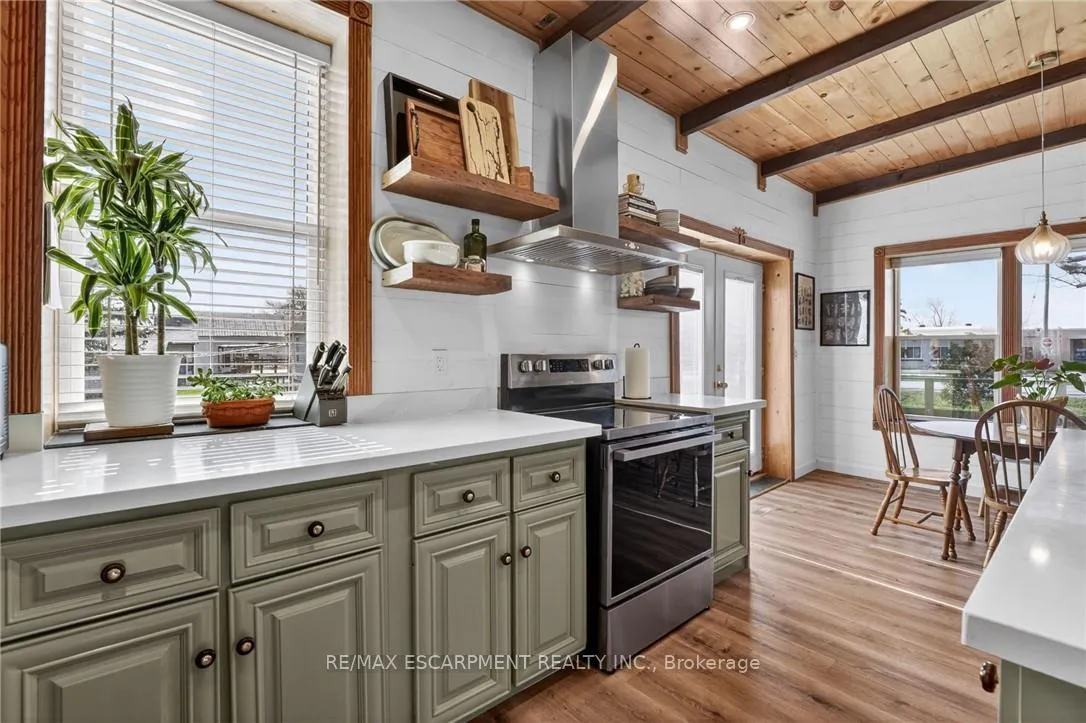 Photo 8 of 395 Mud Street E, Hamilton, Stoney Creek Mountain — HOMEH