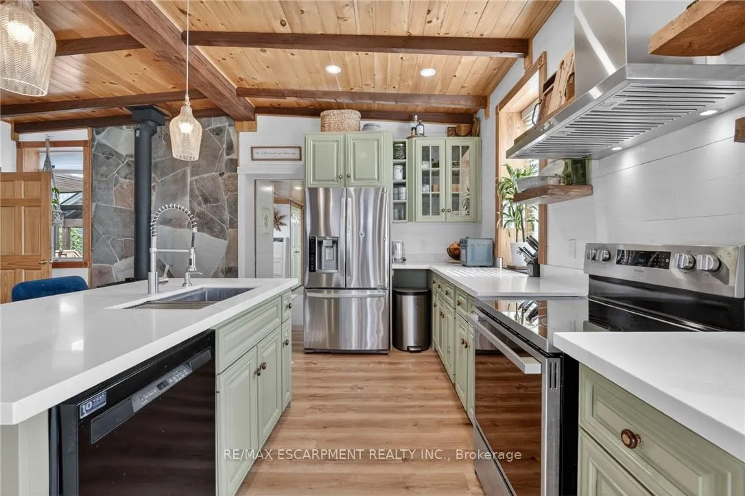 Photo 9 of 395 Mud Street E, Hamilton, Stoney Creek Mountain — HOMEH