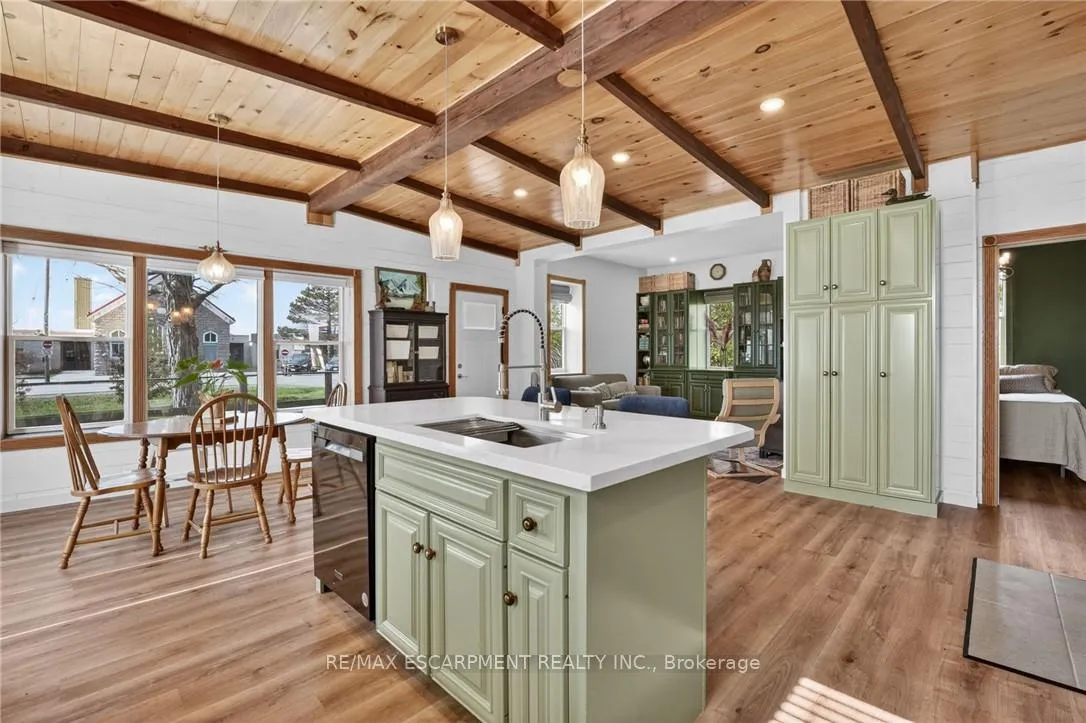 Photo 10 of 395 Mud Street E, Hamilton, Stoney Creek Mountain — HOMEH