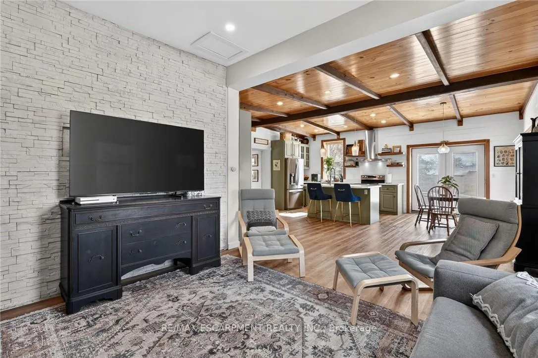 Photo 15 of 395 Mud Street E, Hamilton, Stoney Creek Mountain — HOMEH
