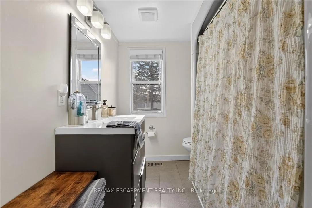 Photo 19 of 395 Mud Street E, Hamilton, Stoney Creek Mountain — HOMEH