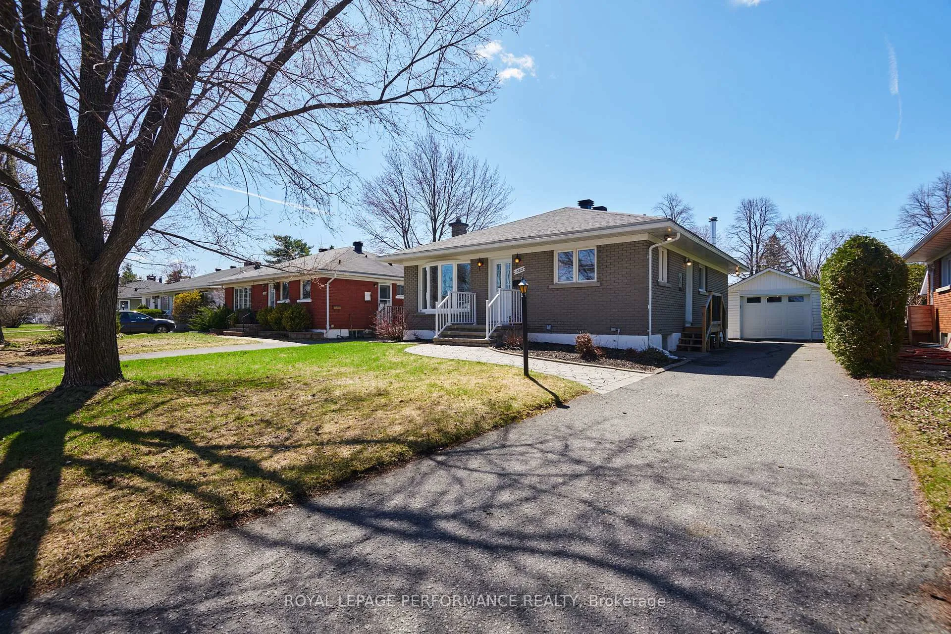 Photo 2 of 1582 Digby Street, Ottawa, Riverview Park — HOMEH